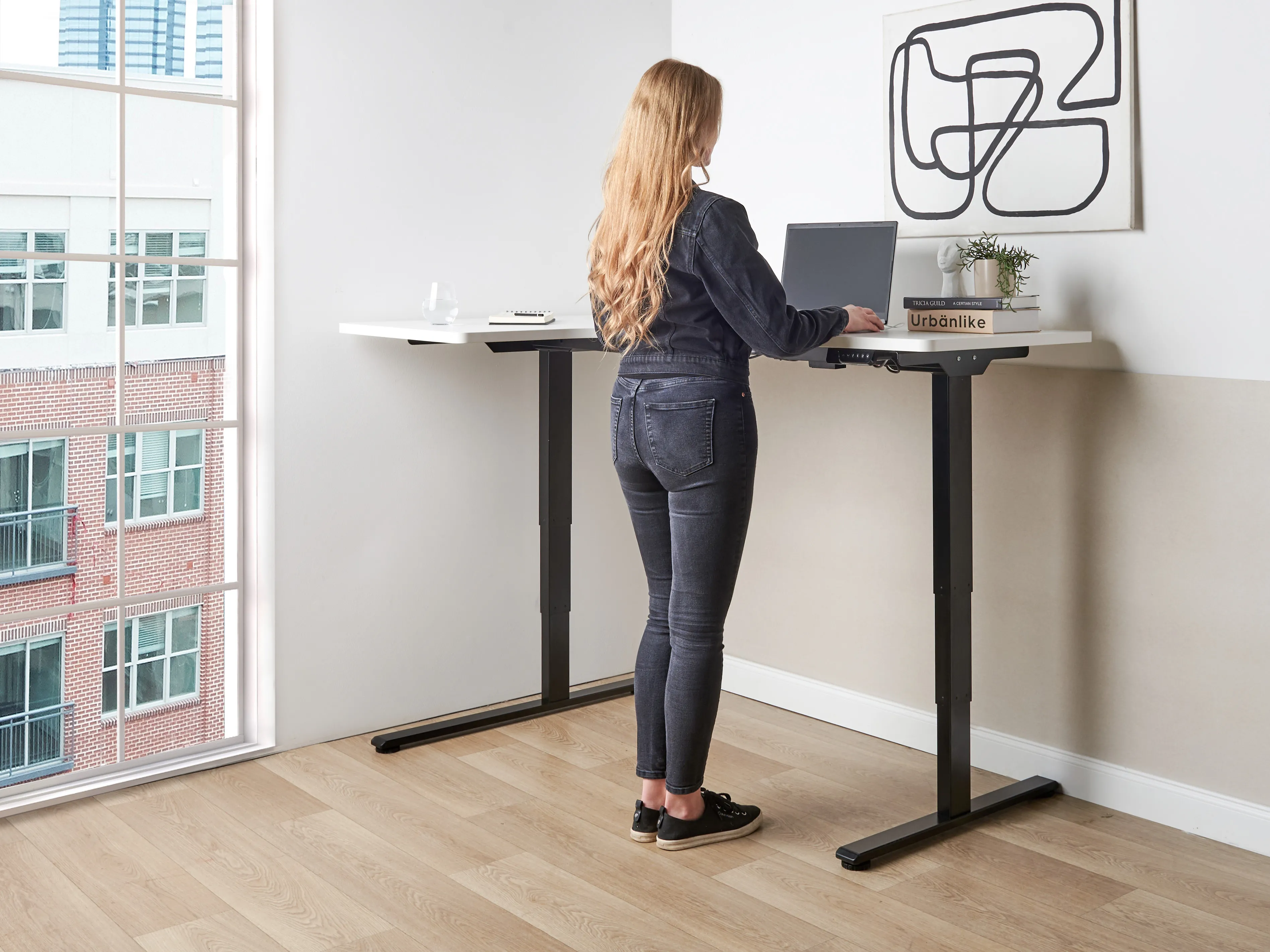 Elektrisch verstelbaar hoekbureau DESTINES Wit/zwart 160 cm 109 cm linkszijdig