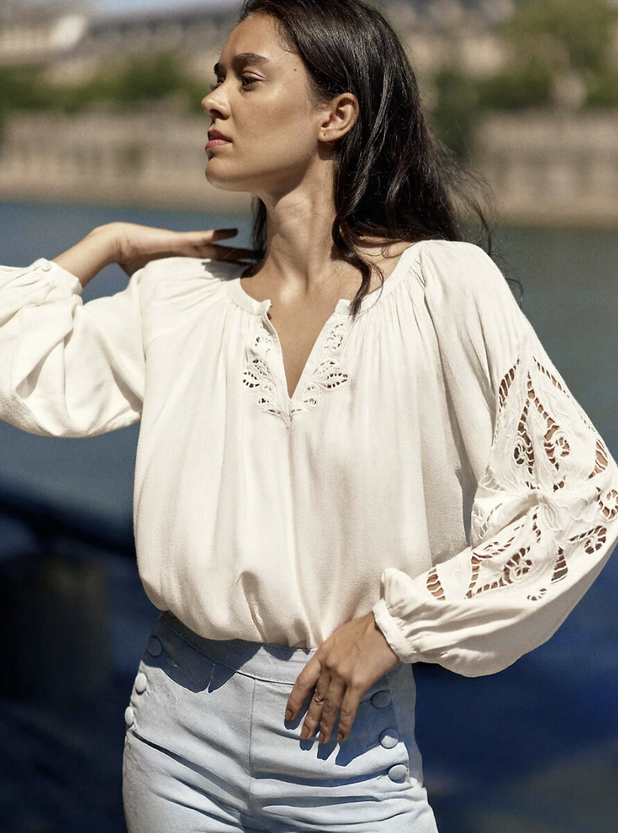 LA PETITE ETOILE<br>Blusa larga bordada, BARY
