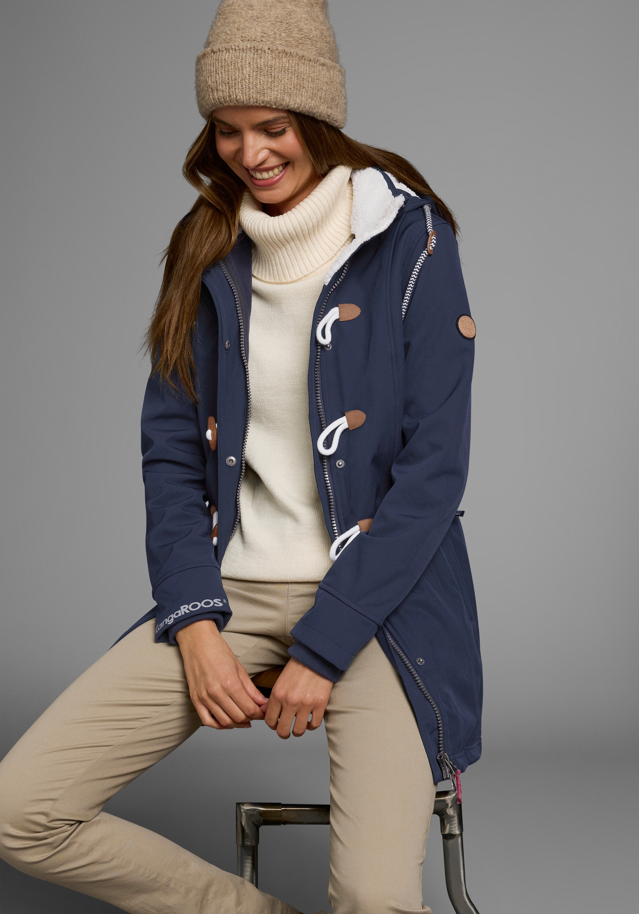 KangaROOS Softshelljacke mit Kapuze figurbetonte Passform,  normaler Schnitt,  mit abnehmbarer Kapuze