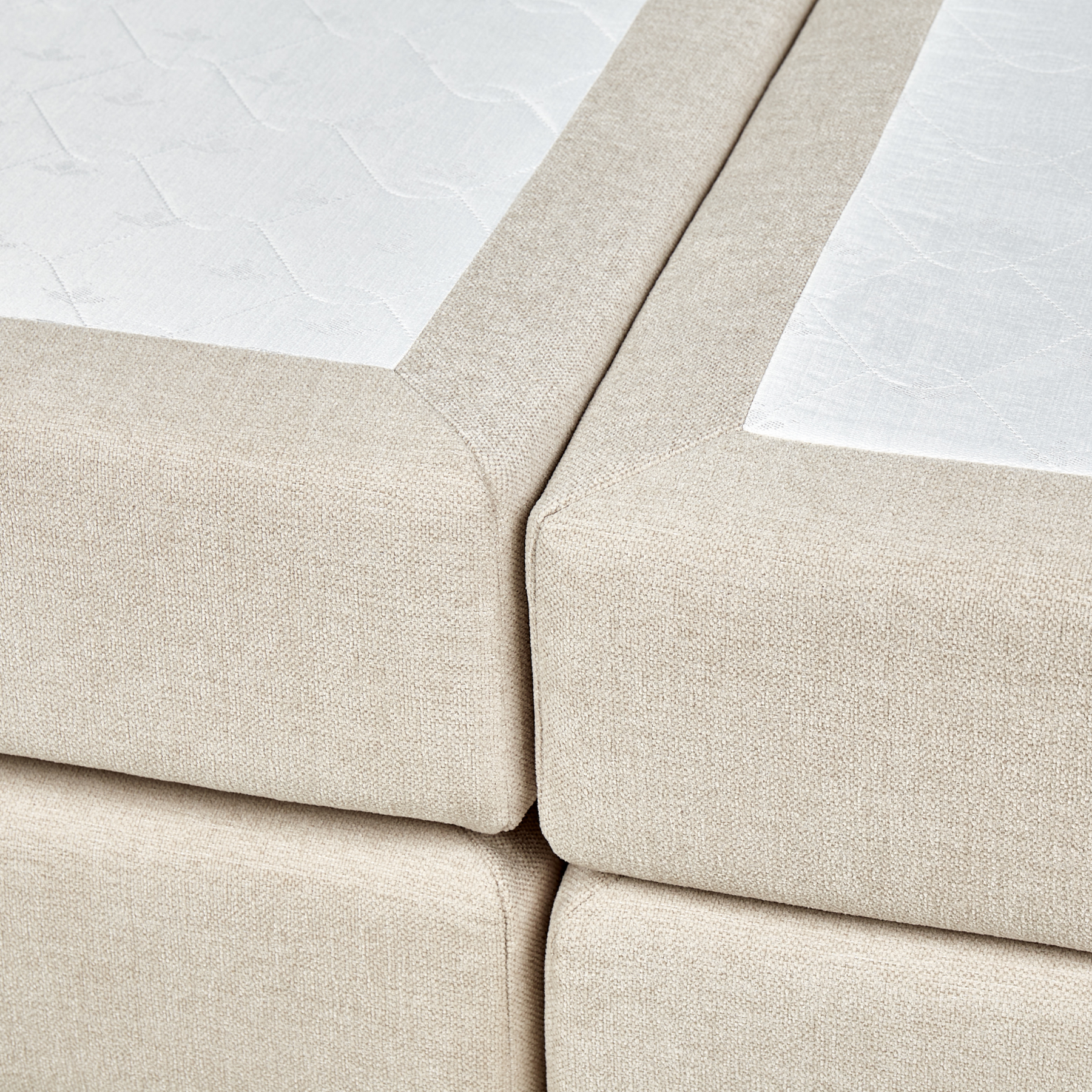 Beliani-DYNASTY-Boxspringbed-Lichtbeige-180 x 200 cm-Polyester