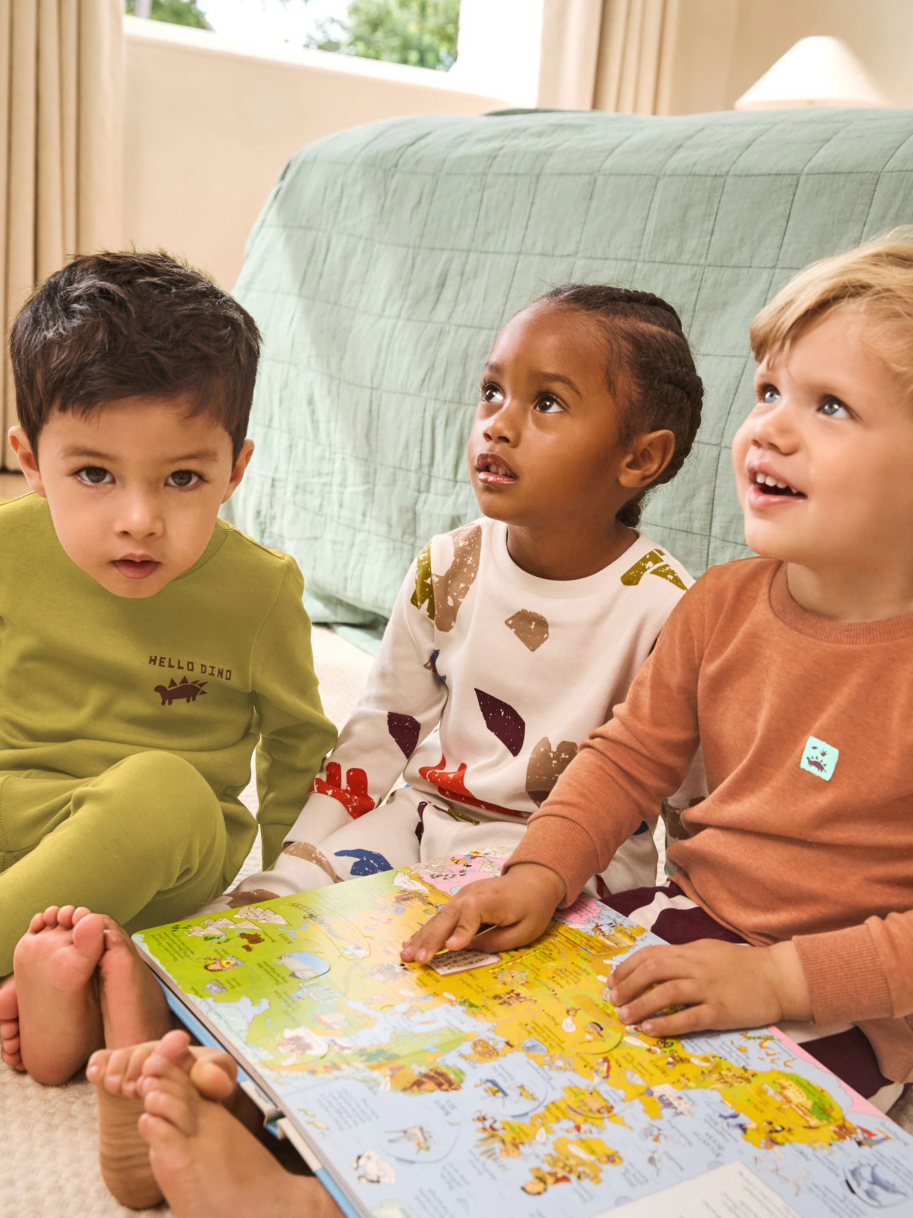 Meerdere felle kleuren met dino - Verpakking van 3 knusse pyjama's (9 mnd-10 jr)