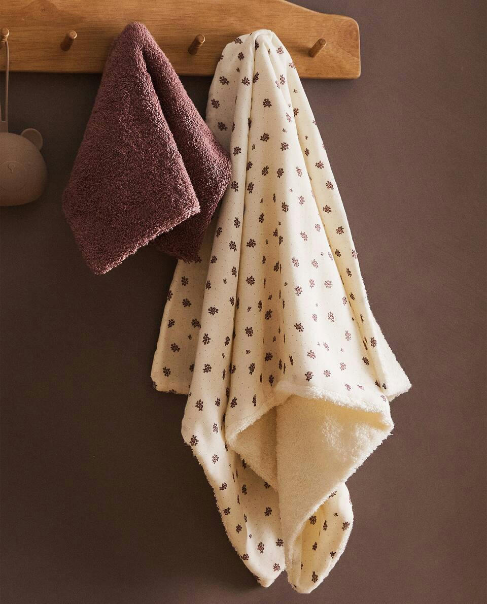 TOALHA INFANTIL COM ESTAMPA FLORAL