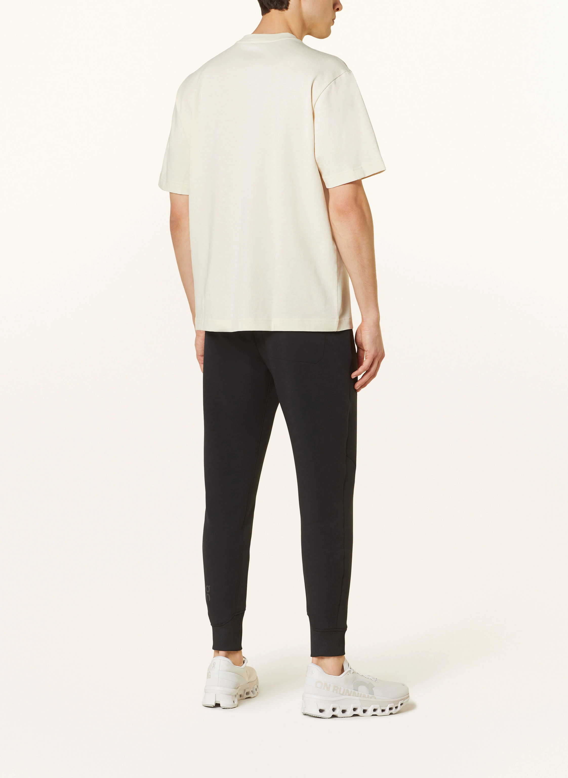 On Oversized-Shirt STUDIO-T