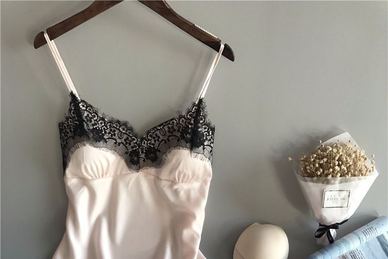 Almilo - Pyjamaset: Hemdje met kanten rand + korte broek