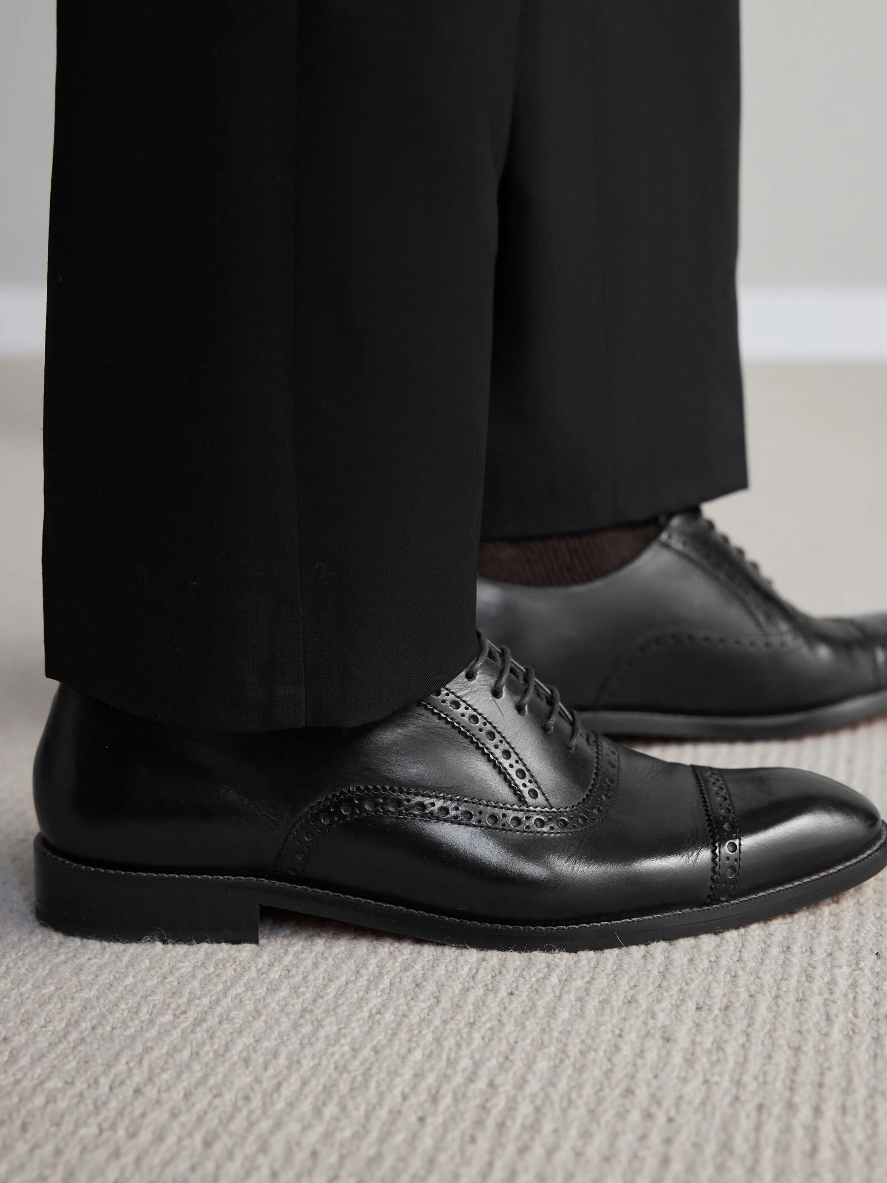 Zwart - Standaard pasvorm - Signature Italiaans leren brogues met gevleugelde neus