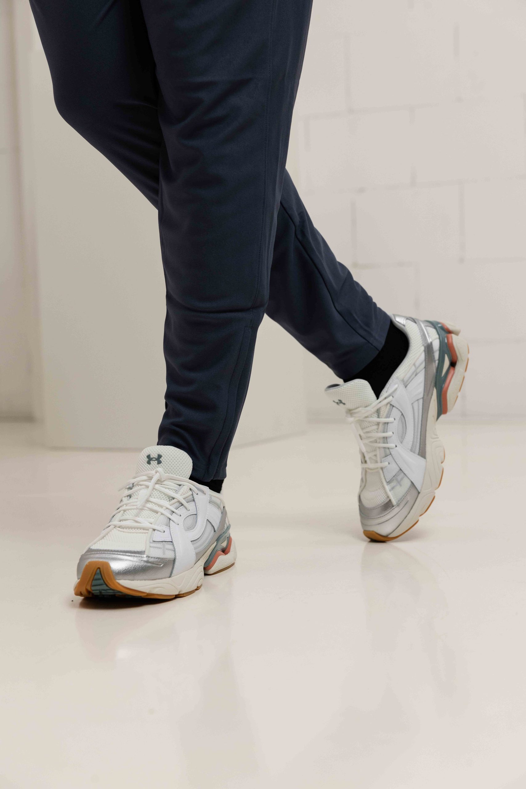Under Armour Sola Sneaker Unisex Wit/Zilver/Beige