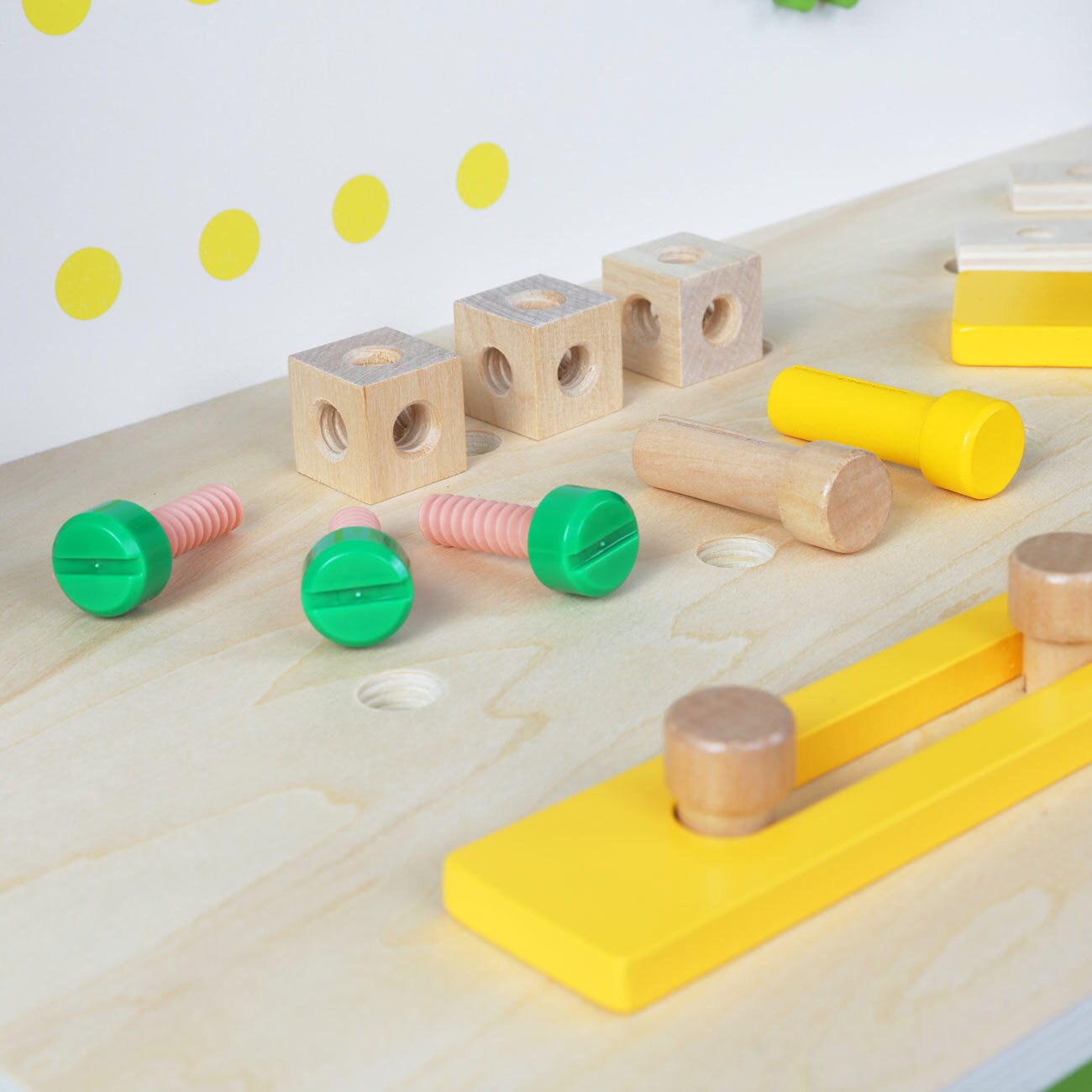 Baby Vivo Spielwerkbank / Werkbank für Kinder aus Holz - Luigi mit drehbaren Zahnrädern und 29 Teilen Zubehör