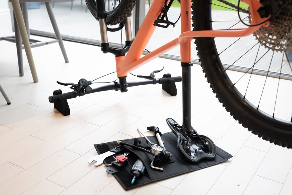 Hiplok FLIPSTAND - Mini-Fahrradständer mit Unterlage kaufen | Bike-Discount