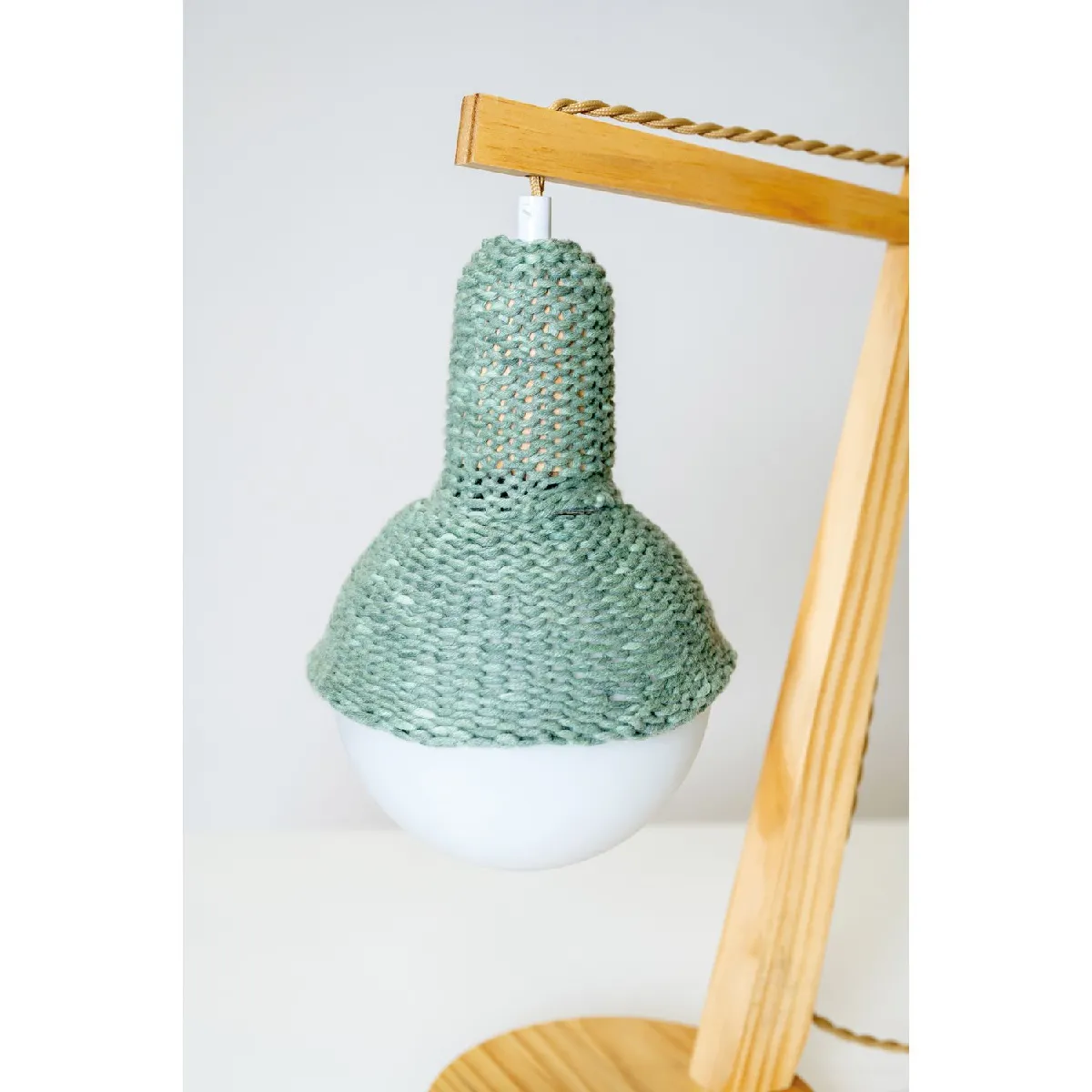 Intempora Lampe Bois et Laine Bleu