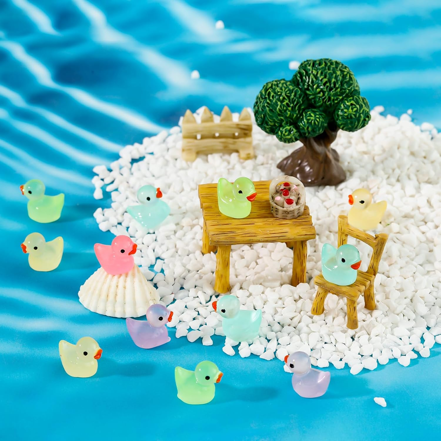 (100er Set) 17mm Fluoreszierende Enten Figuren Leuchtende Mini Entchen Garten Deko - Assortiert