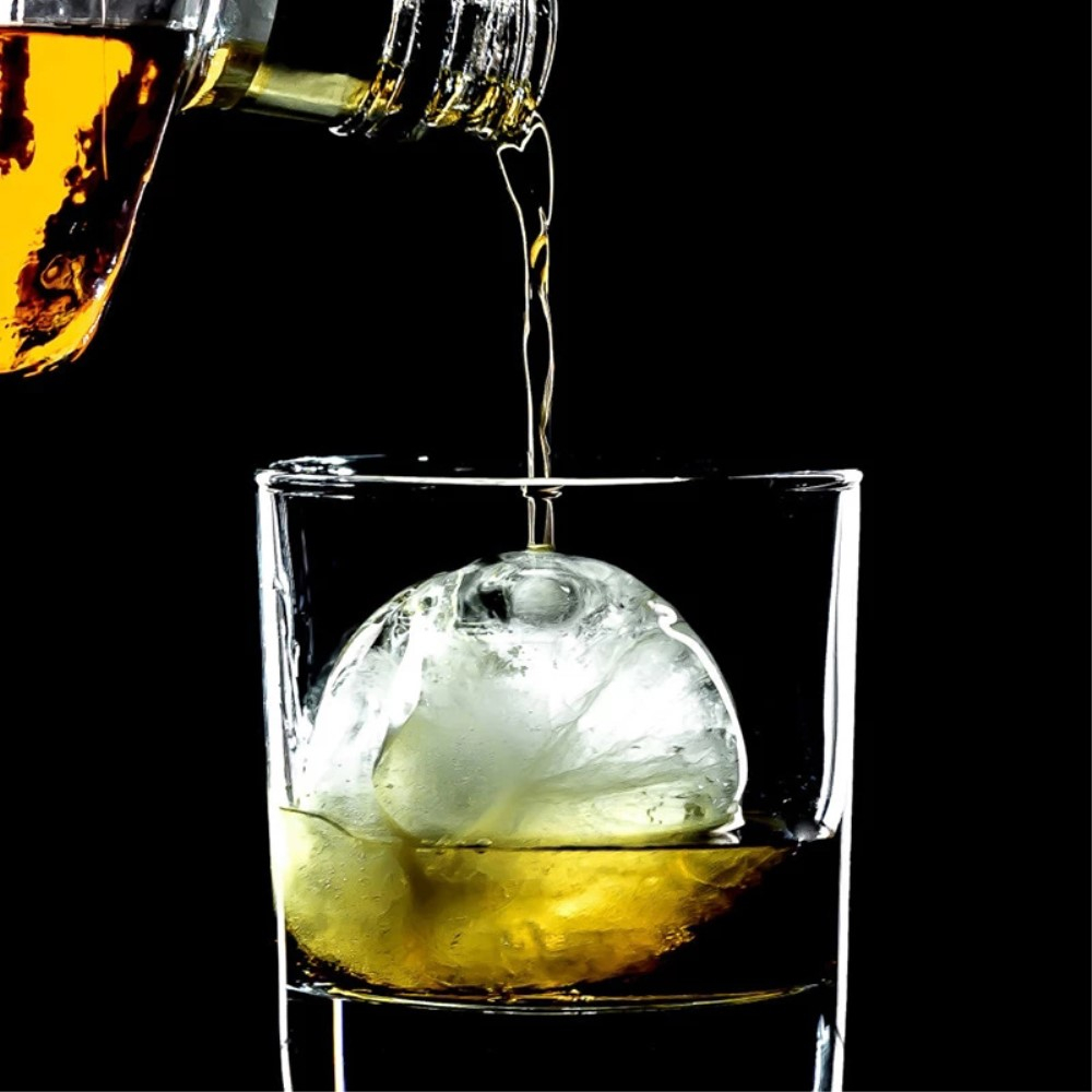 (4-fach) 3D Kunststoff Eiswürfel Form DIY Ice Cube Tray mit Deckel für Cocktails / Whisky / Softgetränke - Mit Früchten Befüllbar