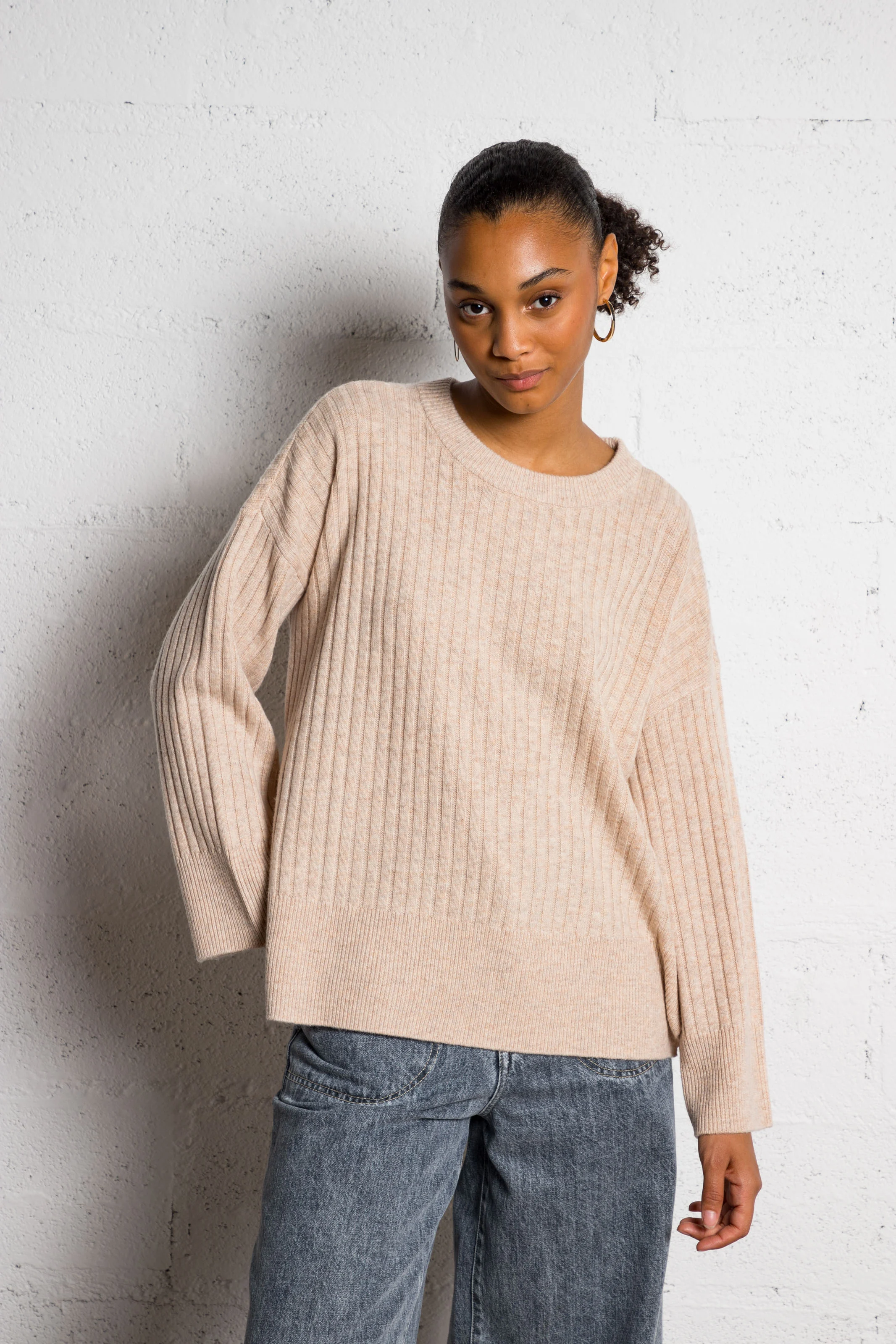 ARISTOU - Pull col rond droit en laine | Beige