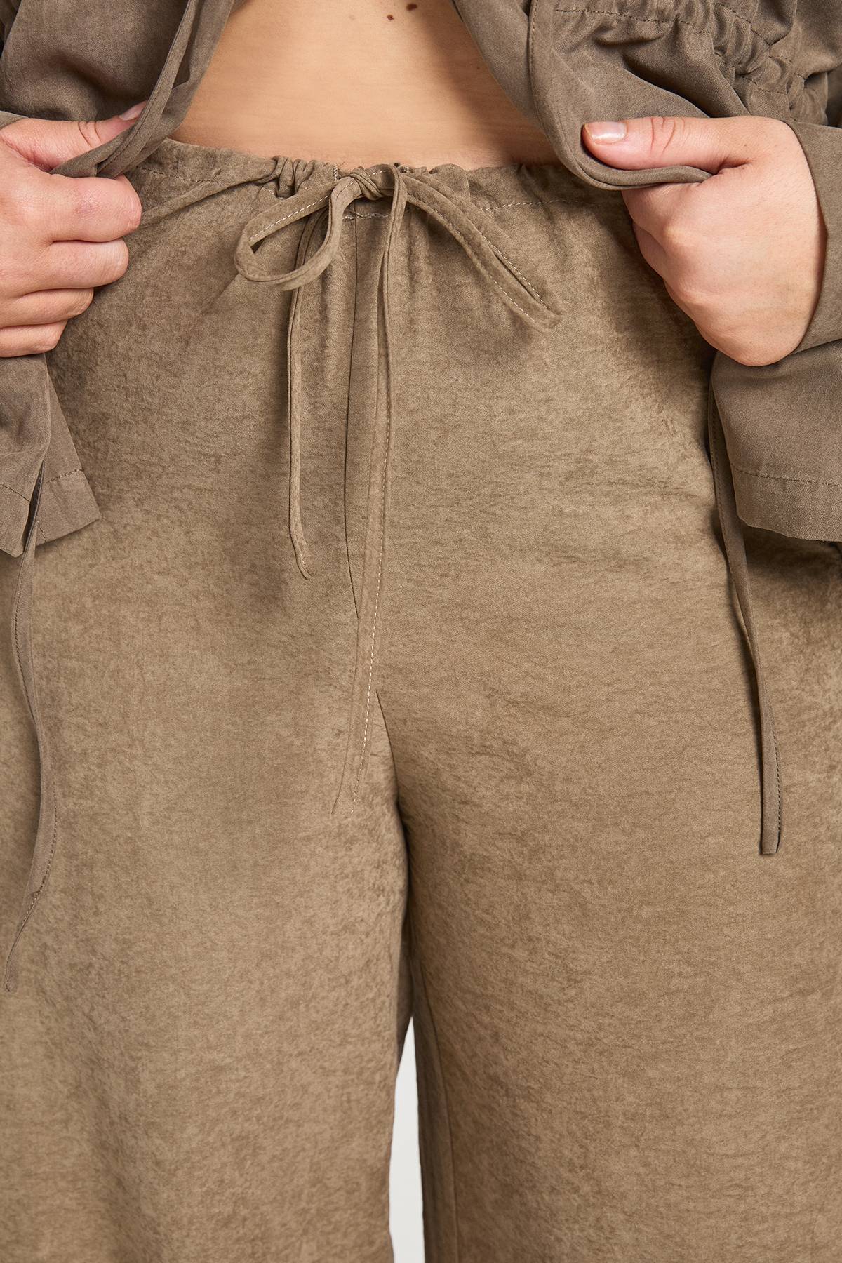 boohoo Pantalon Large Grande Taille