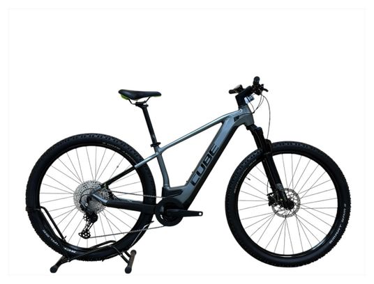 Produit reconditionné . Cube Reaction Hybrid Pro 625 Shimano Deore 2022 . Vélo électrique . Cube . très bon état