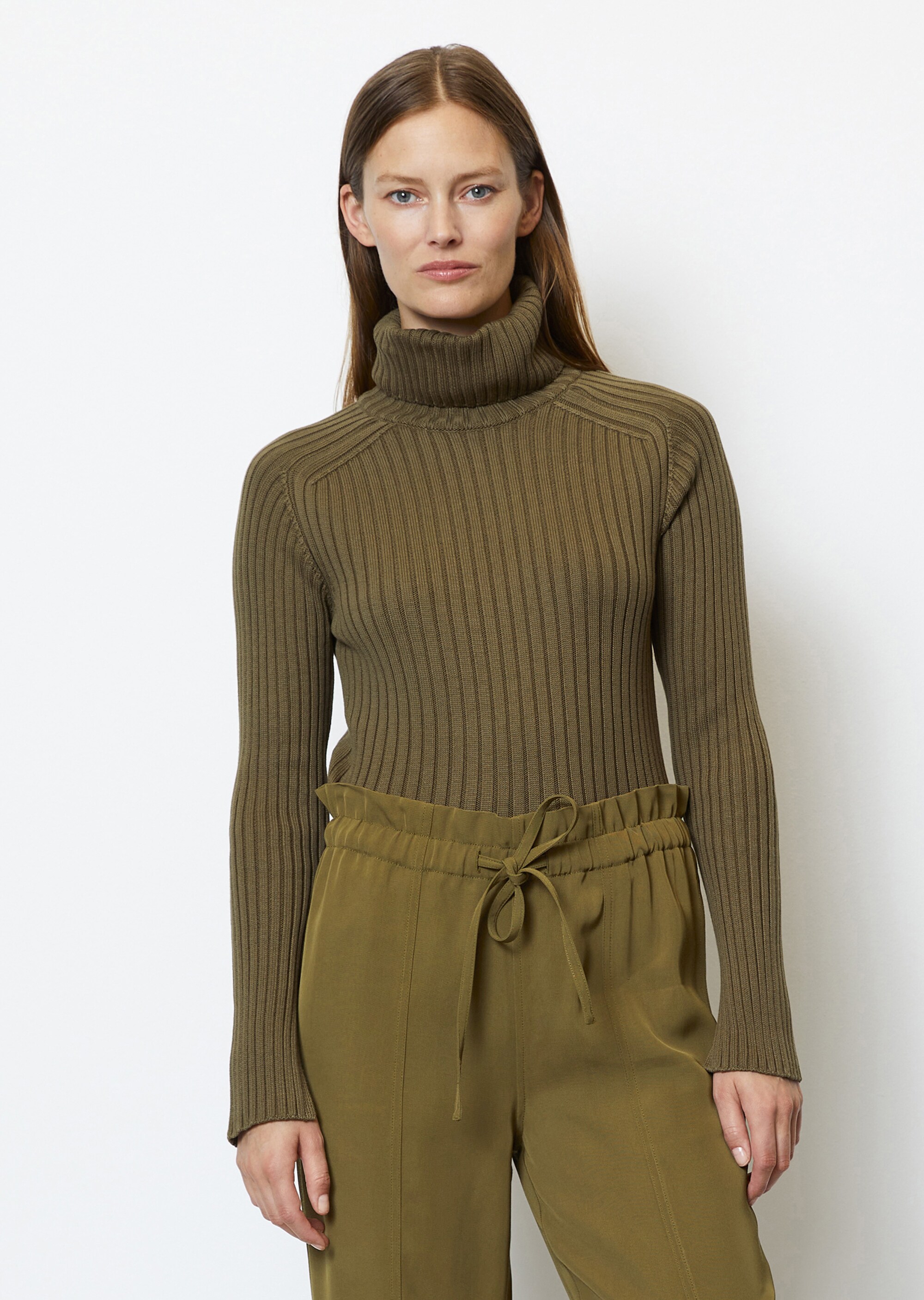 Gerippter Rollkragenpullover slim aus Organic Cotton