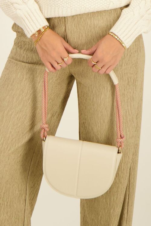 Beige schoudertas half rond met gekleurd hengsel