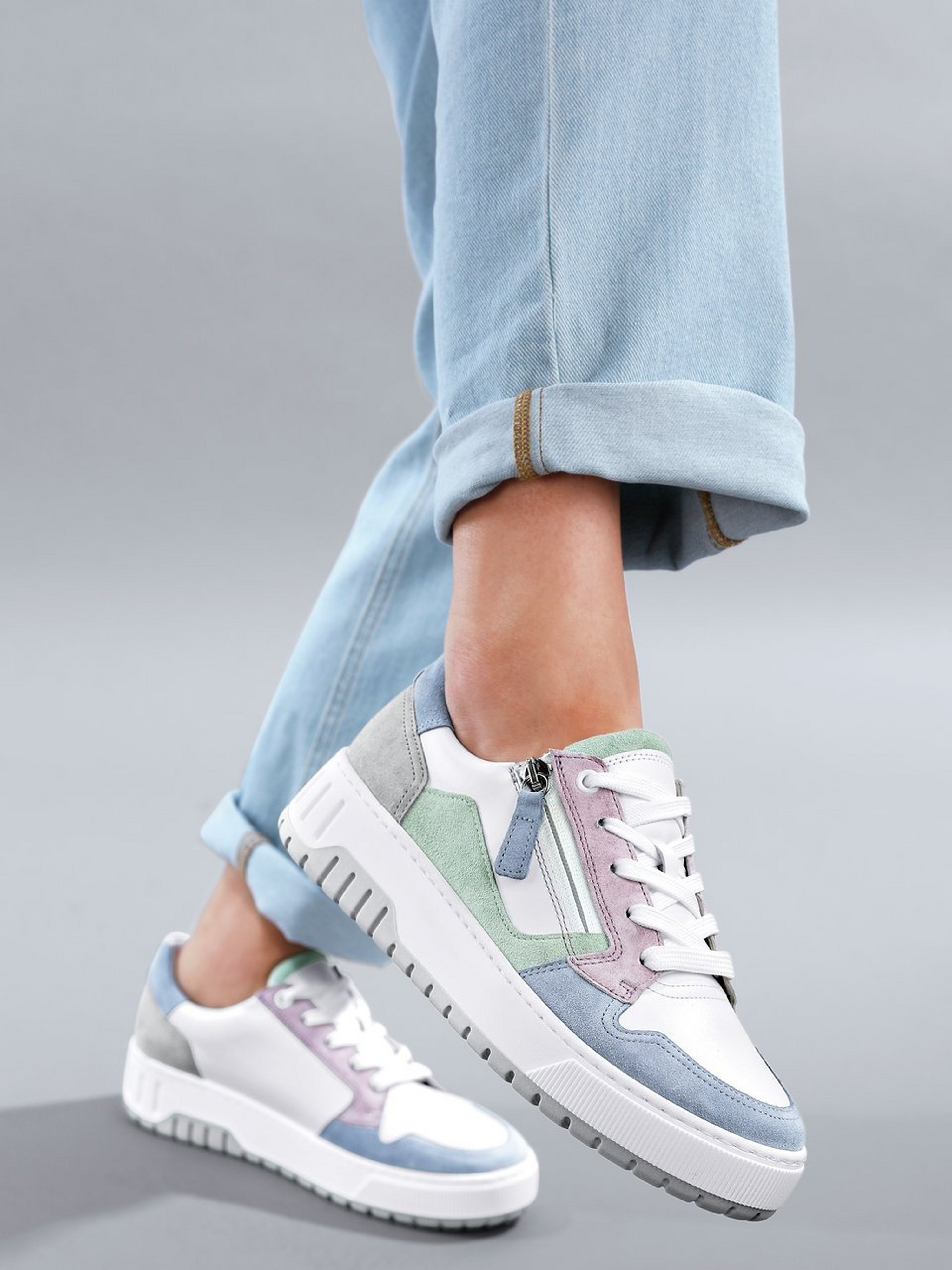 Sneaker