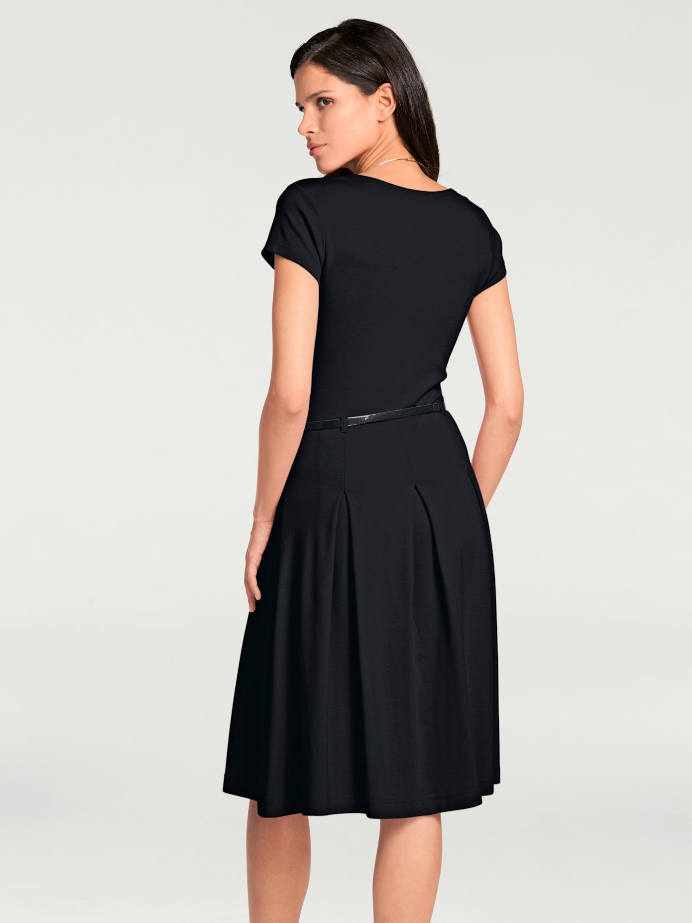 Robe en jersey look féminin avec ceinture