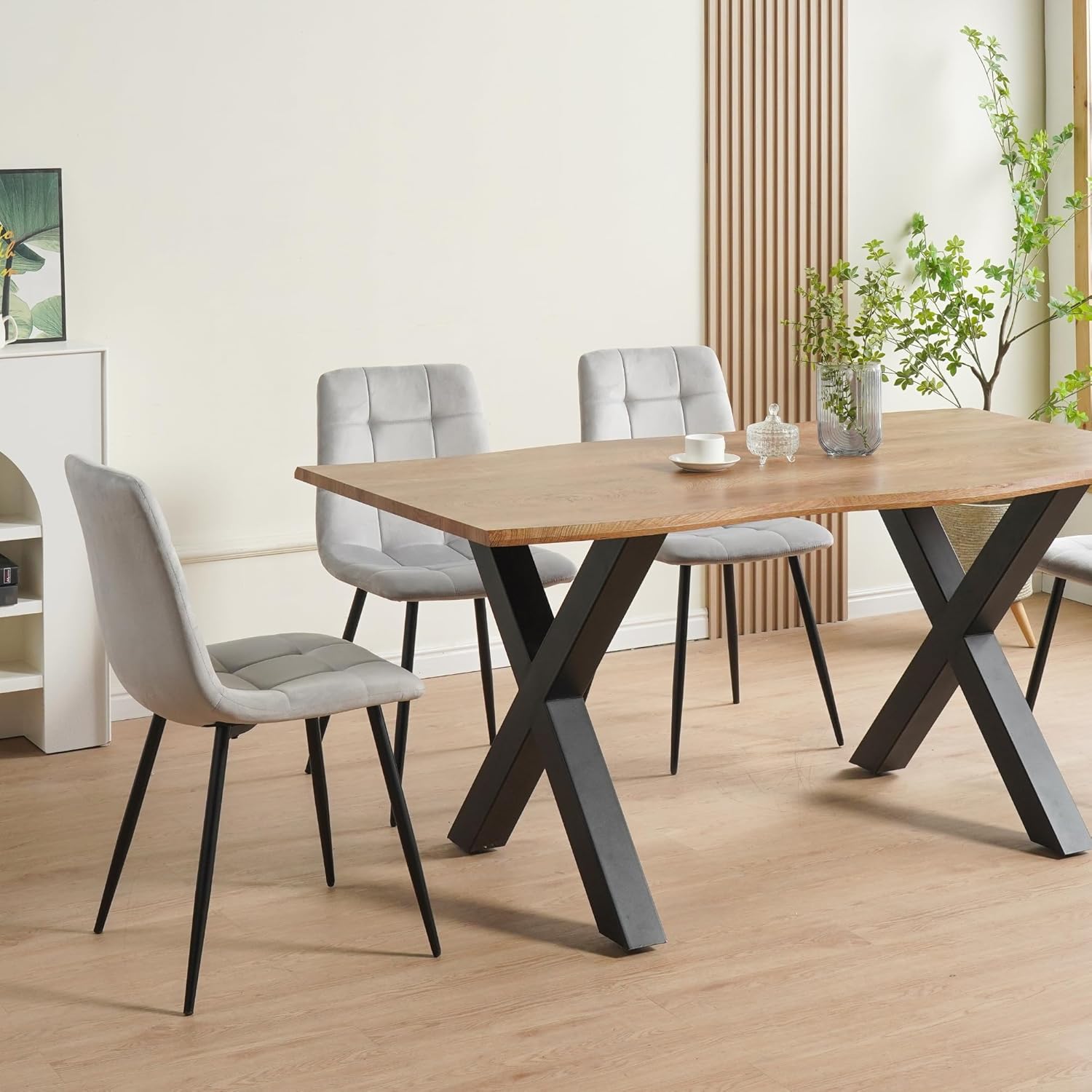 Albatros Esszimmerstuhl Bora mit Samt Bezug, 4er Set Grau, stilvolles Vintage Design, belastbar mit 110Kg, Polsterstuhl - Moderner Küchenstuhl, Stuhl Esszimmer oder Esstisch Stuhl