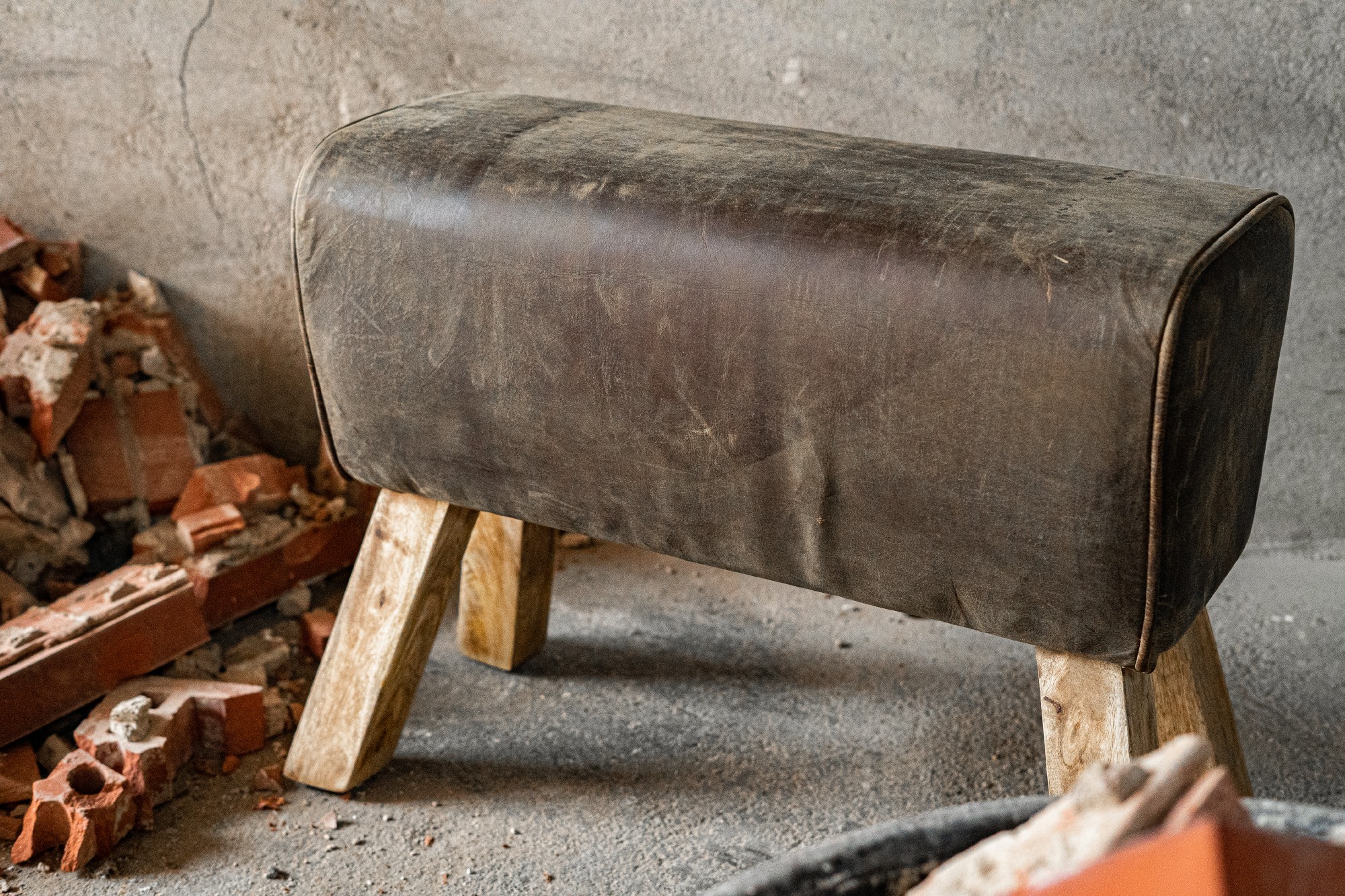 Sitzbock 'Buffalo', braun, B 69 cm, H 52 cm, T 30 cm von fischer's lagerhaus