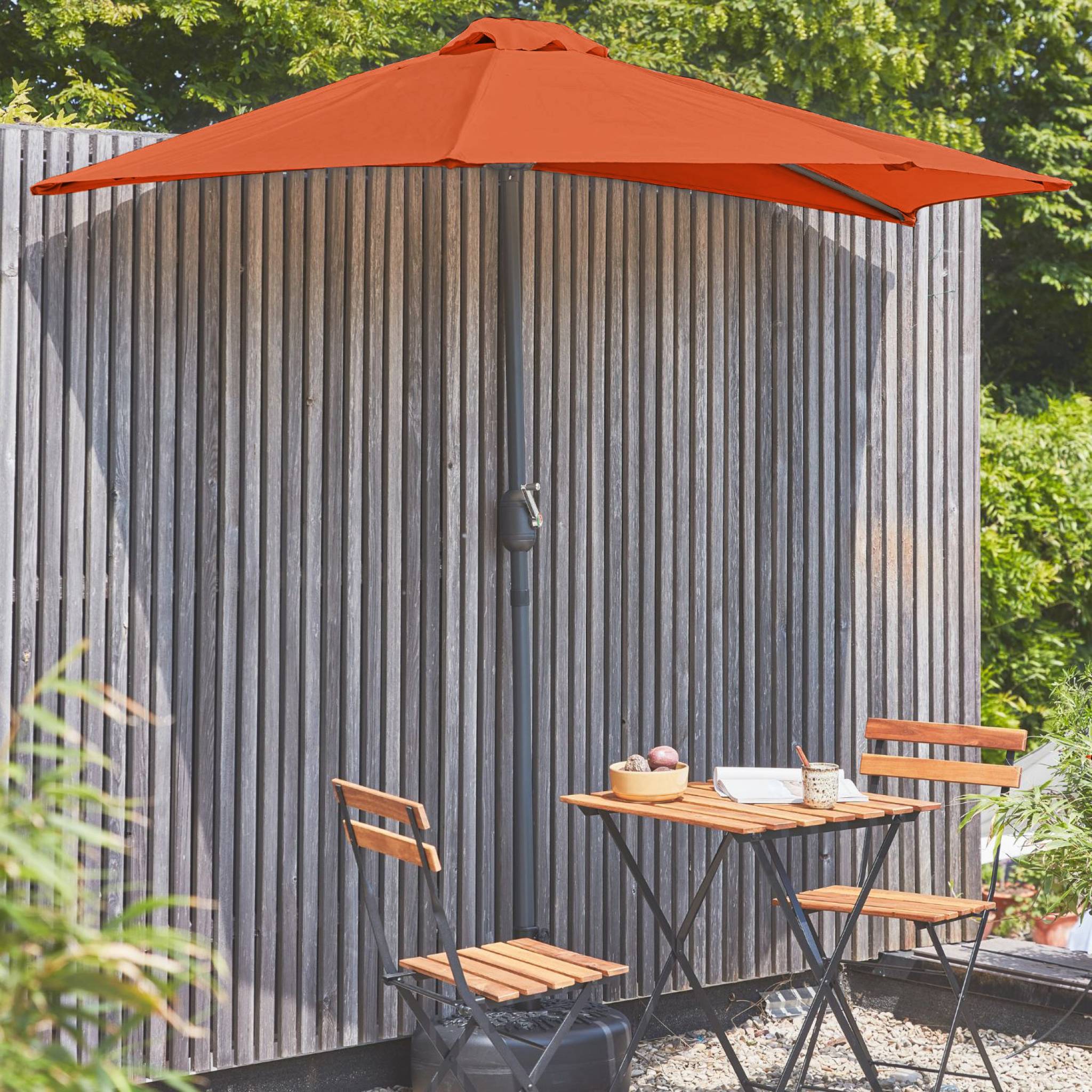 sweeek - Halve parasol voor balkon 2,5m met centrale mast