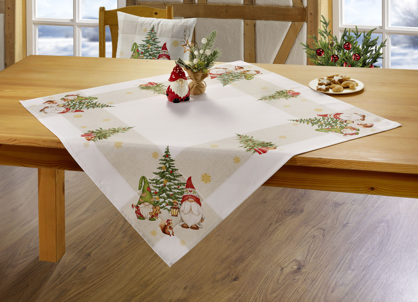 Tischdecke mit weihnachtlichem Wichtel-Dessin