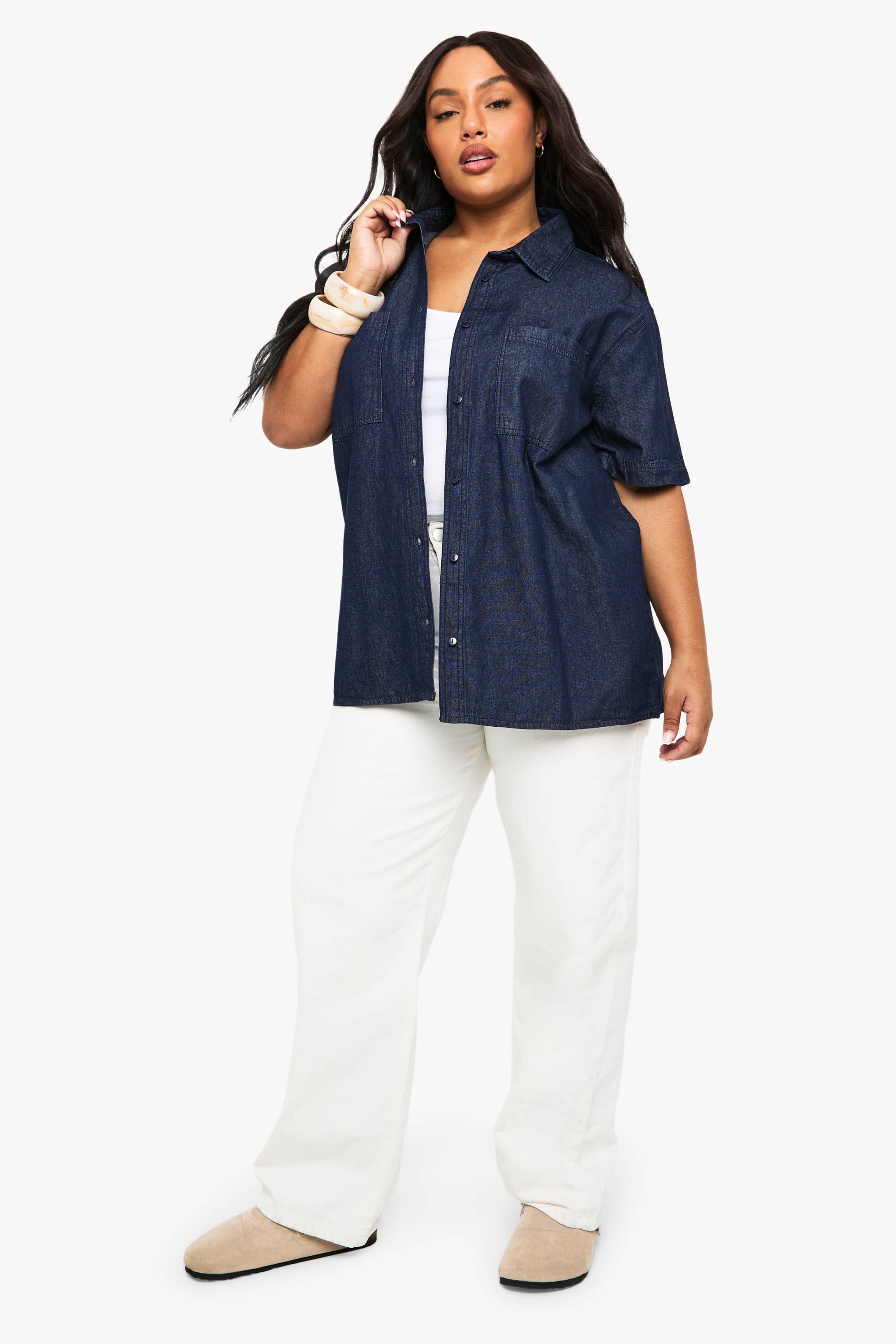 boohoo Plus Chemise en denim chambray à manches courtes Plus