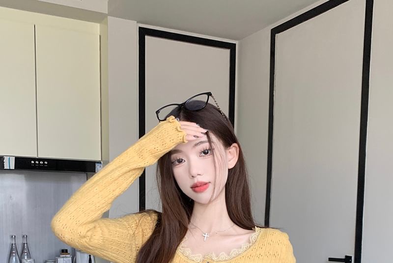Trendycas - Lange mouwen, geplooide ronde hals, effen pointelle cropped gebreide top
