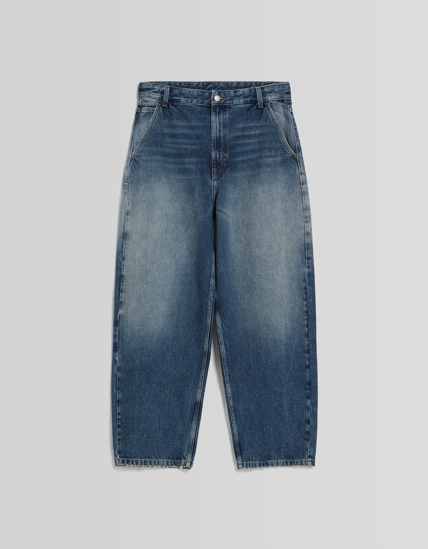 calça jeans estilo skater com efeito desbotado