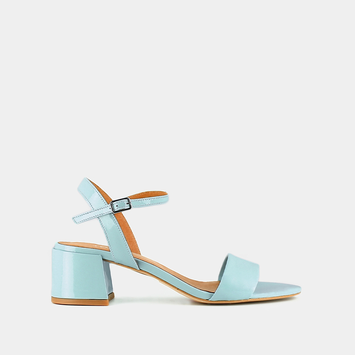 Sandales à talons et bouts ronds  en vernis turquoise