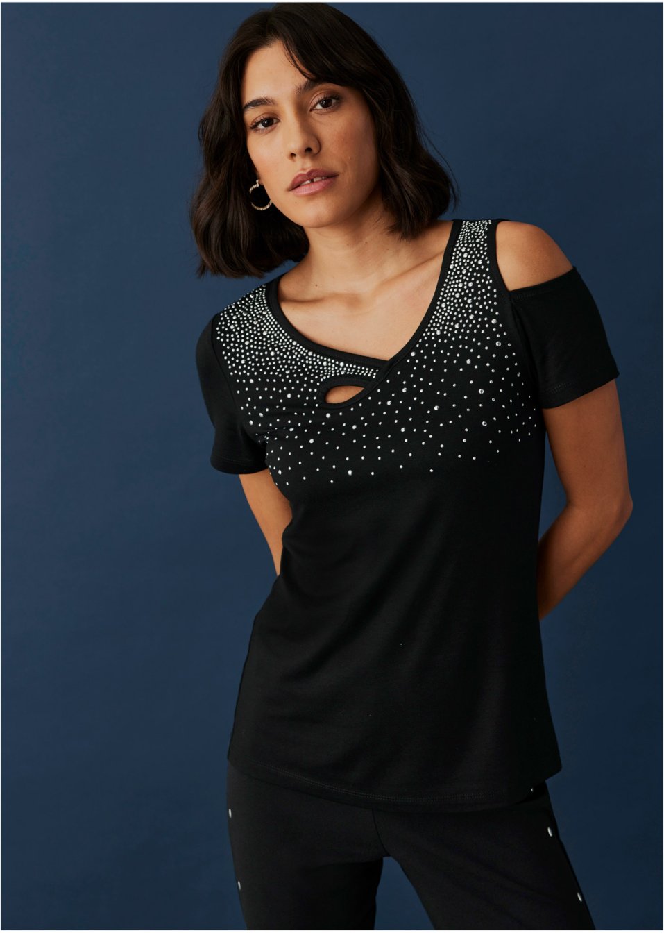 T-shirt à application de strass et découpes