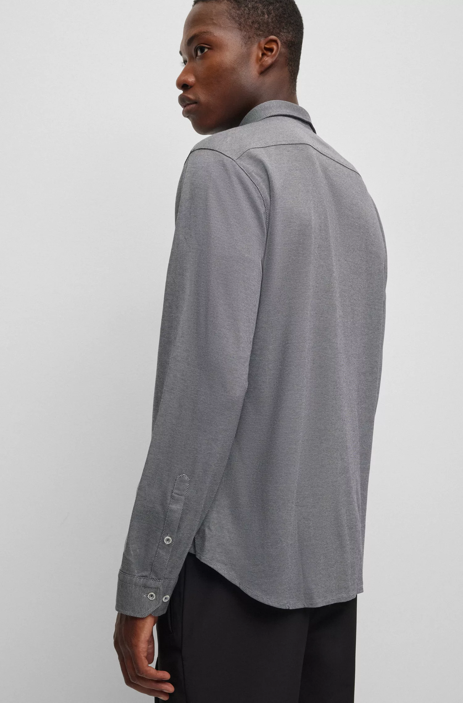 Camisa BOSS verde de botões, corte regular, em malha de algodão.