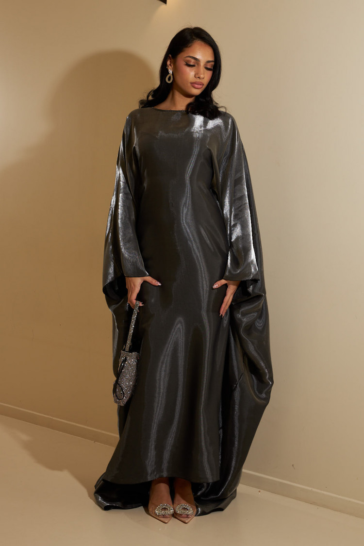 Abaya grise à manches chauves-souris satinée