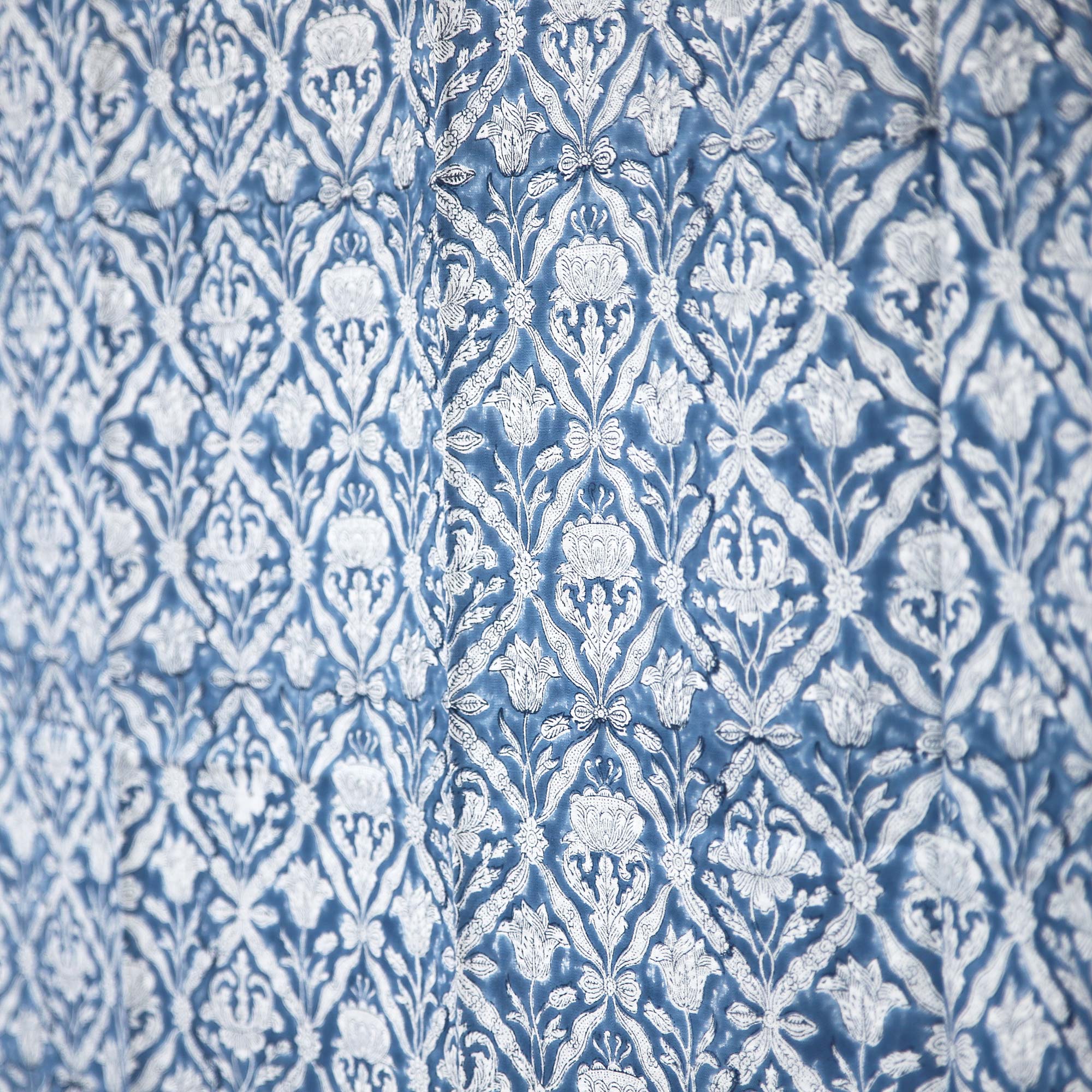 Vorhang mit Blockprint, blau, weiß, B 110 cm, H 220 cm von fischer's lagerhaus