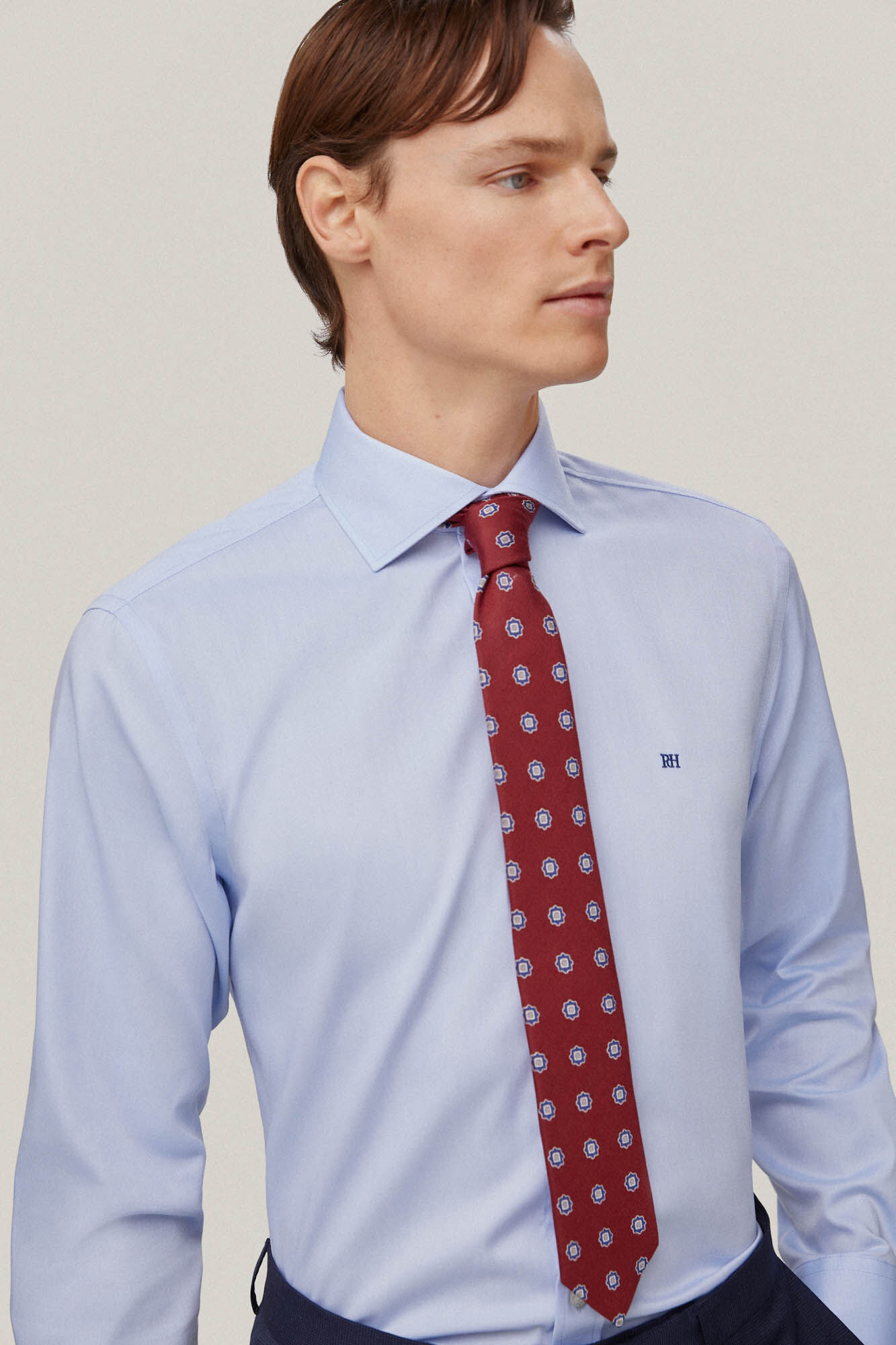 Camisa social lisa com detalhes em ponto ajour, não precisa passar e é resistente a manchas - Azul