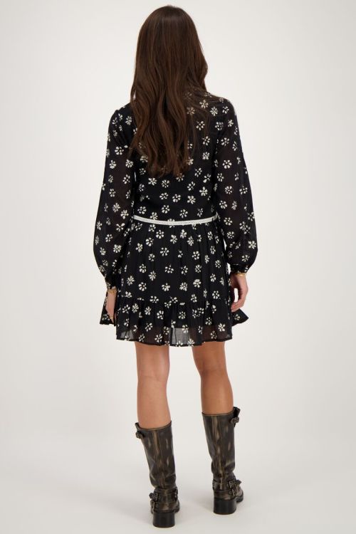 Zwarte jurk met witte bloemenprint en tapes