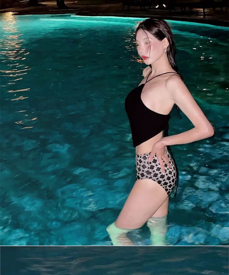 Oceanid - Set: haltertop met effen kleur + bikinibroekje met patroon