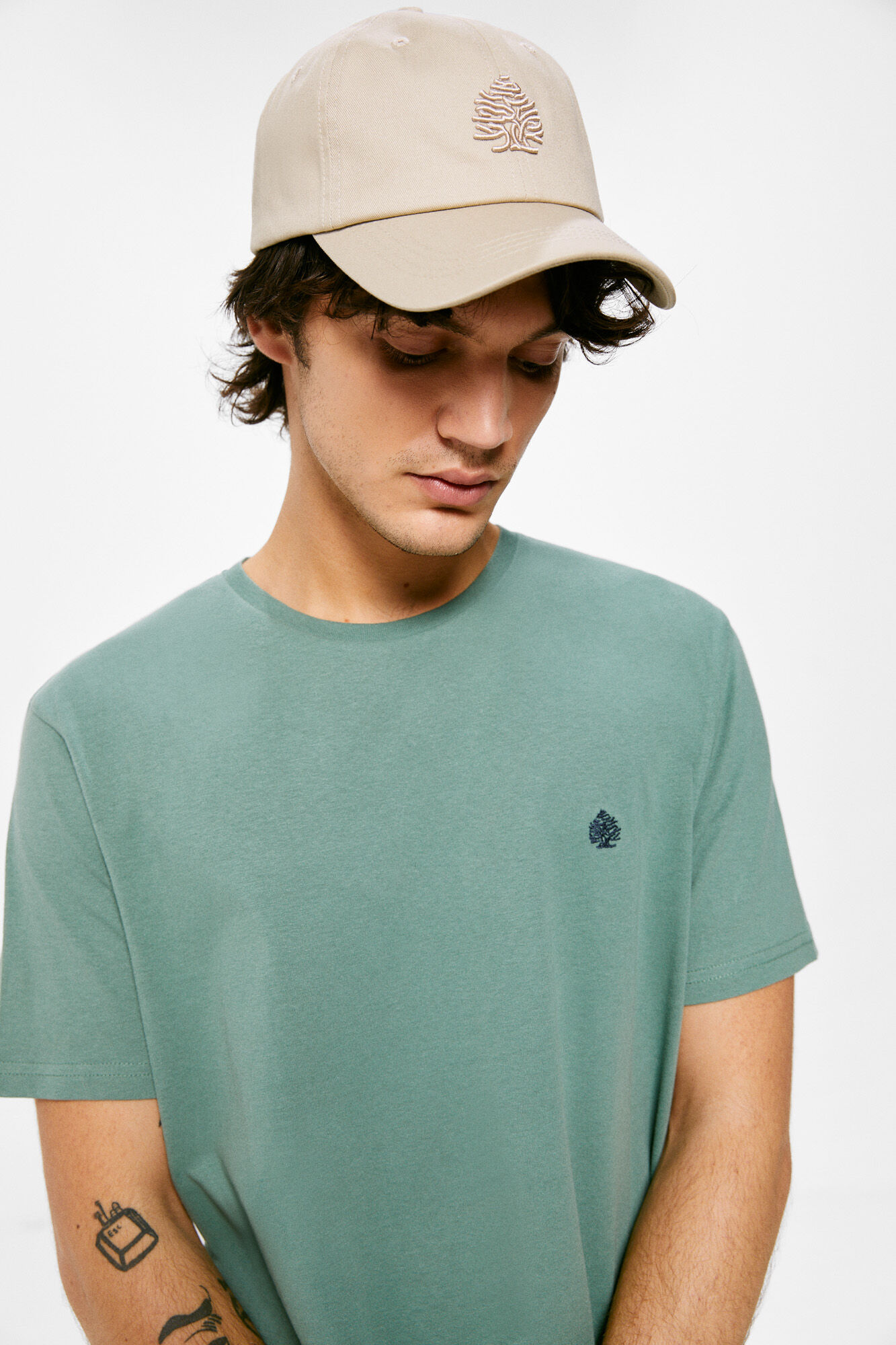 Camiseta básica com estampa de árvore - verde