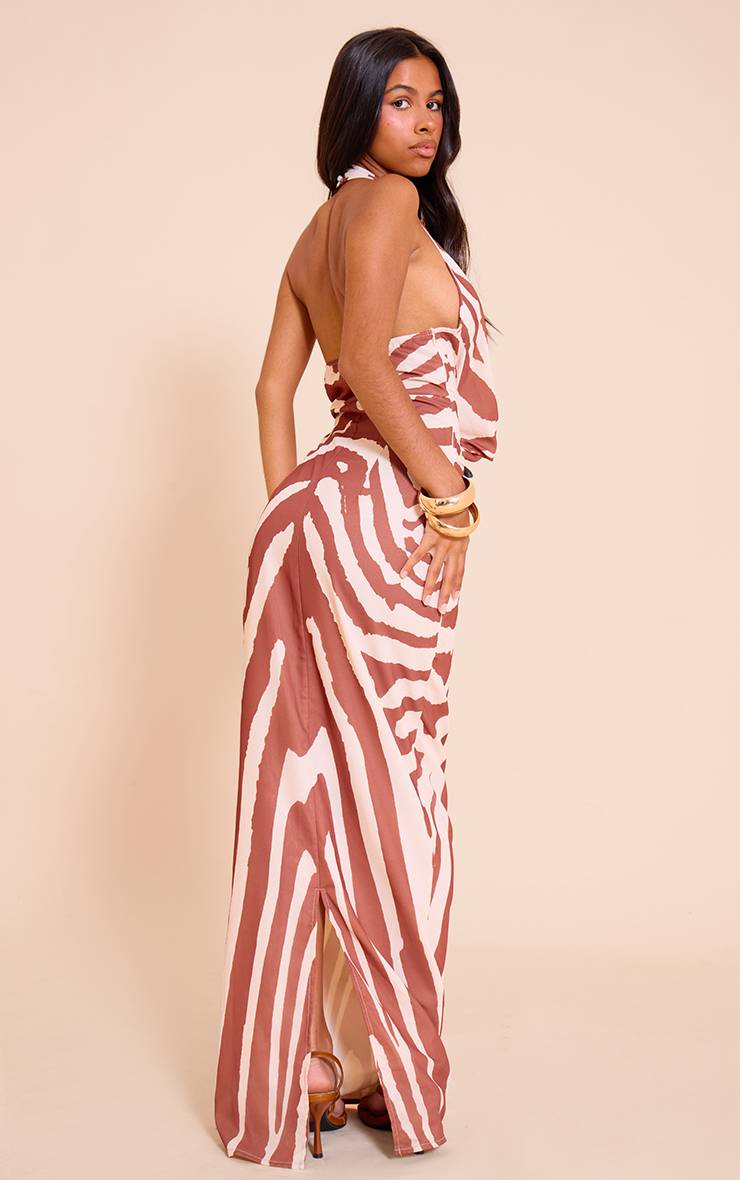 Bronzage Profond Robe Maxi En Mousseline À Imprimé Abstrait Zèbre Avec Col Bénitier Petite