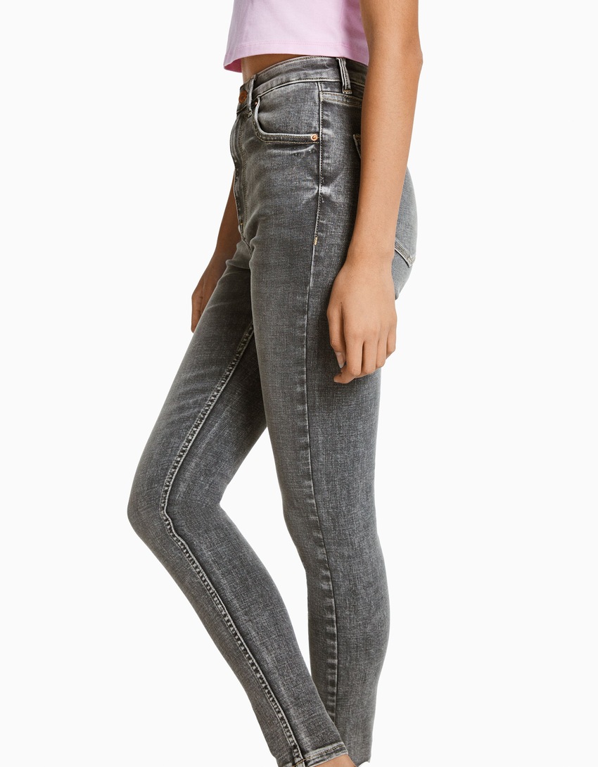 calça jeans skinny de cintura super alta