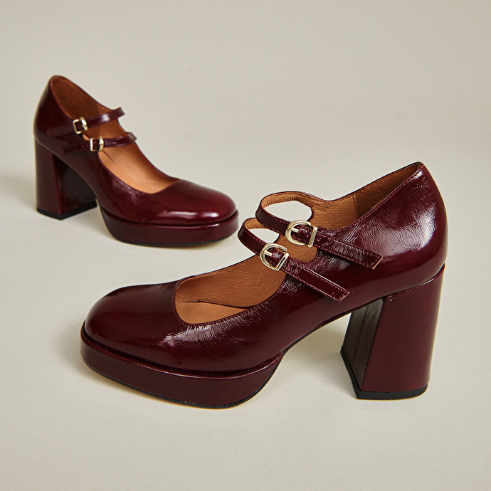 Babies à doubles brides et plateformes  en vernis plissé bordeaux