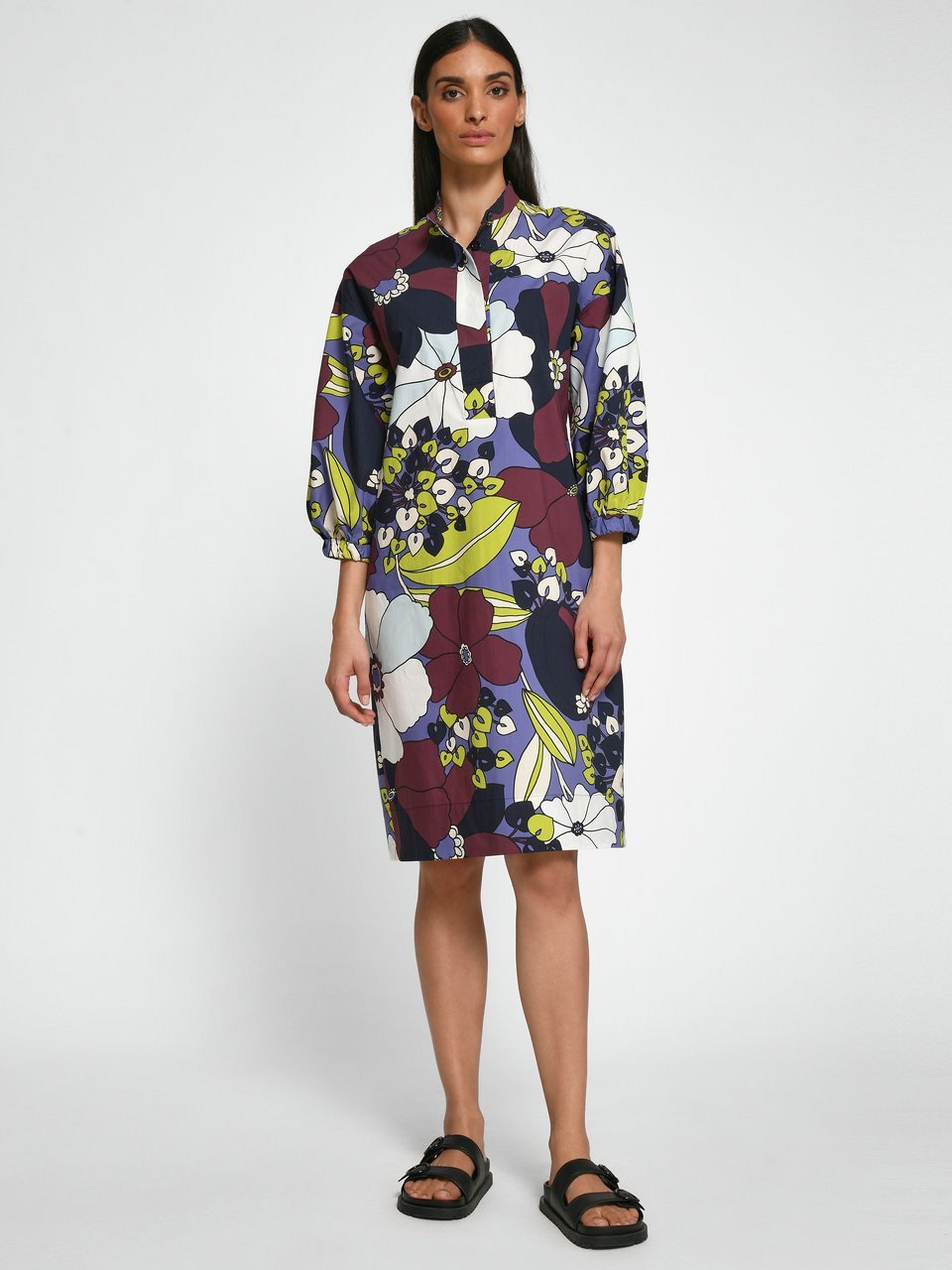 Kleid mit überschnittener Schulter