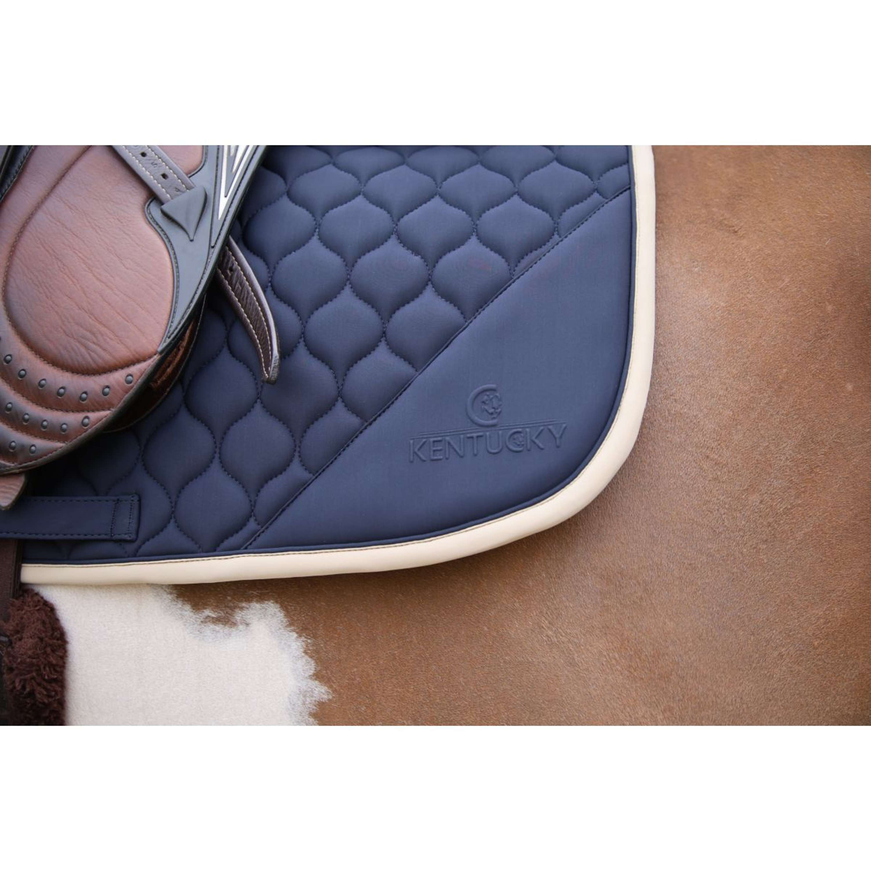 Kentucky Zadeldekje Softshell Onion Quilt Springen Navy/Beige