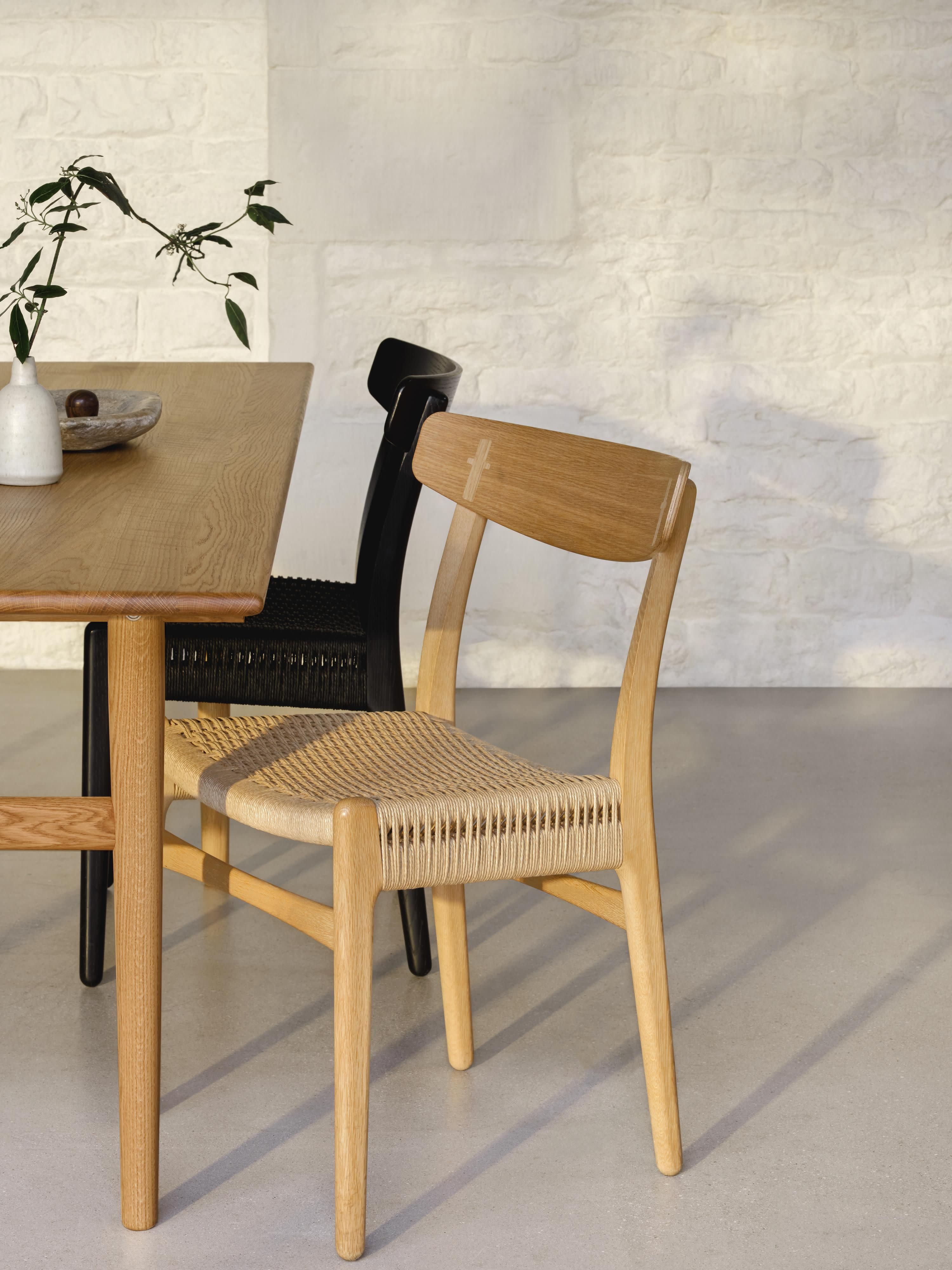 Houten stoel CH23 met handgevlochten zitvlak