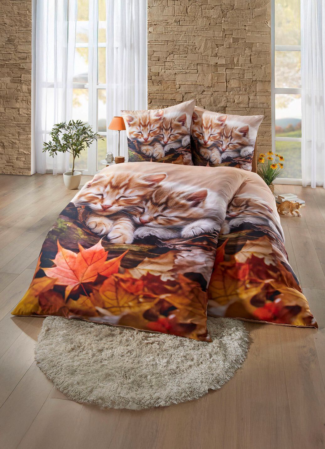 Bettwäsche-Garnitur mit Kätzchen im Herbstlaub-Motiv