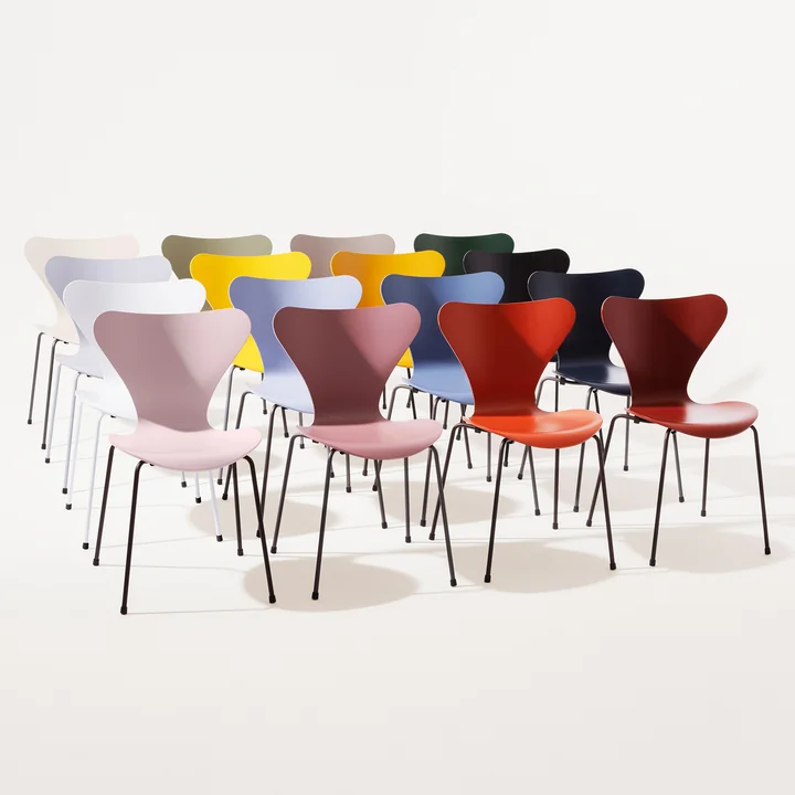Fritz Hansen - Serie 7 Stuhl, schwarz / Esche weiss gefärbt