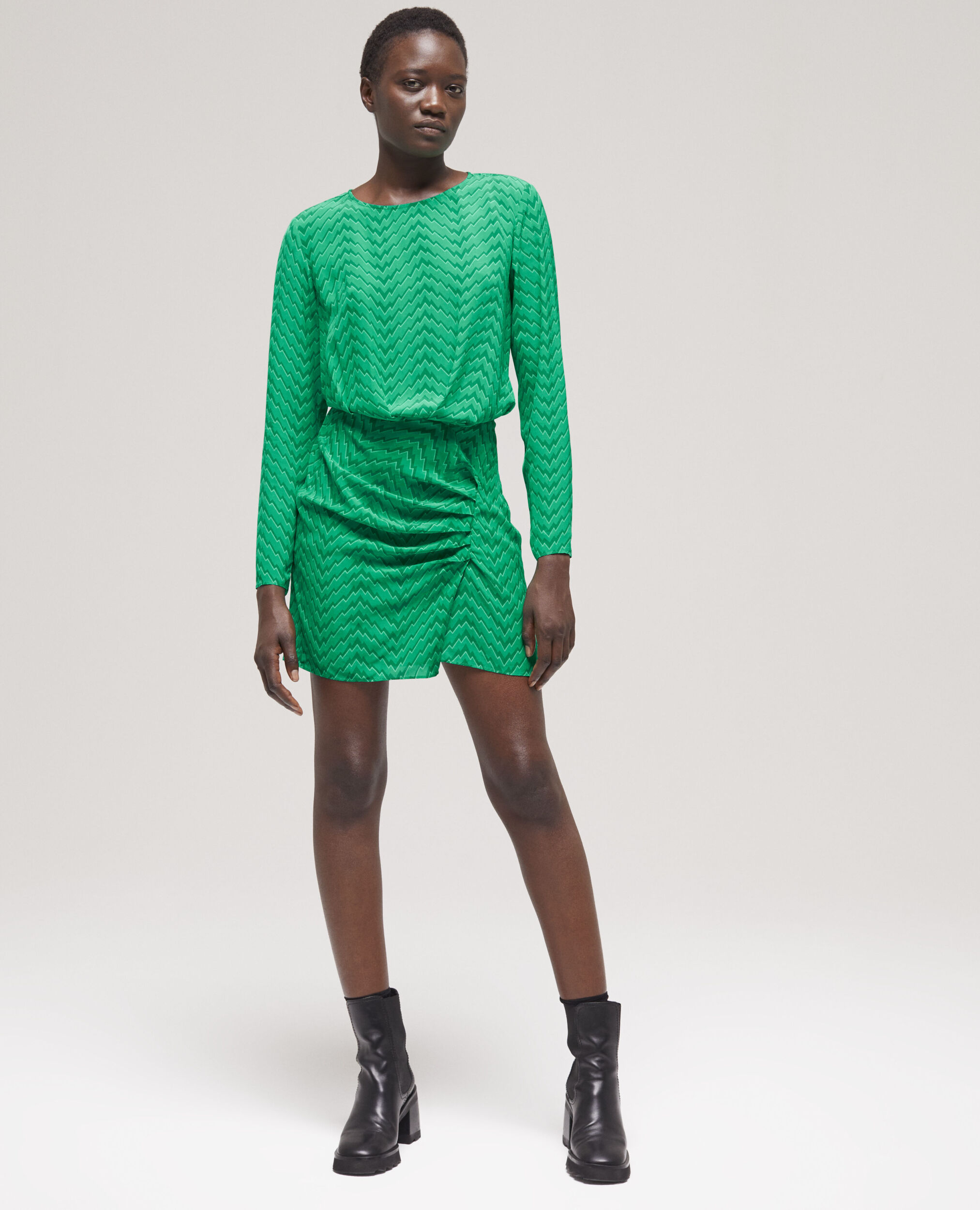 Robe courte imprimée zigzag verte