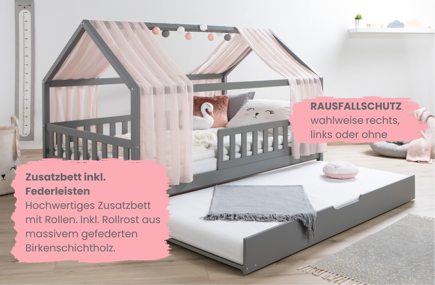 TiCAA Hausbett mit Tüll Kim 90x200 cm, 100x200 cm, 120x200 cm, 140x200 für Jungen & Mädchen, inkl. Rolllattenrost, Zusatzbett und Rausfallschutz variabel, Hellgrau aus Kiefer Massivholz