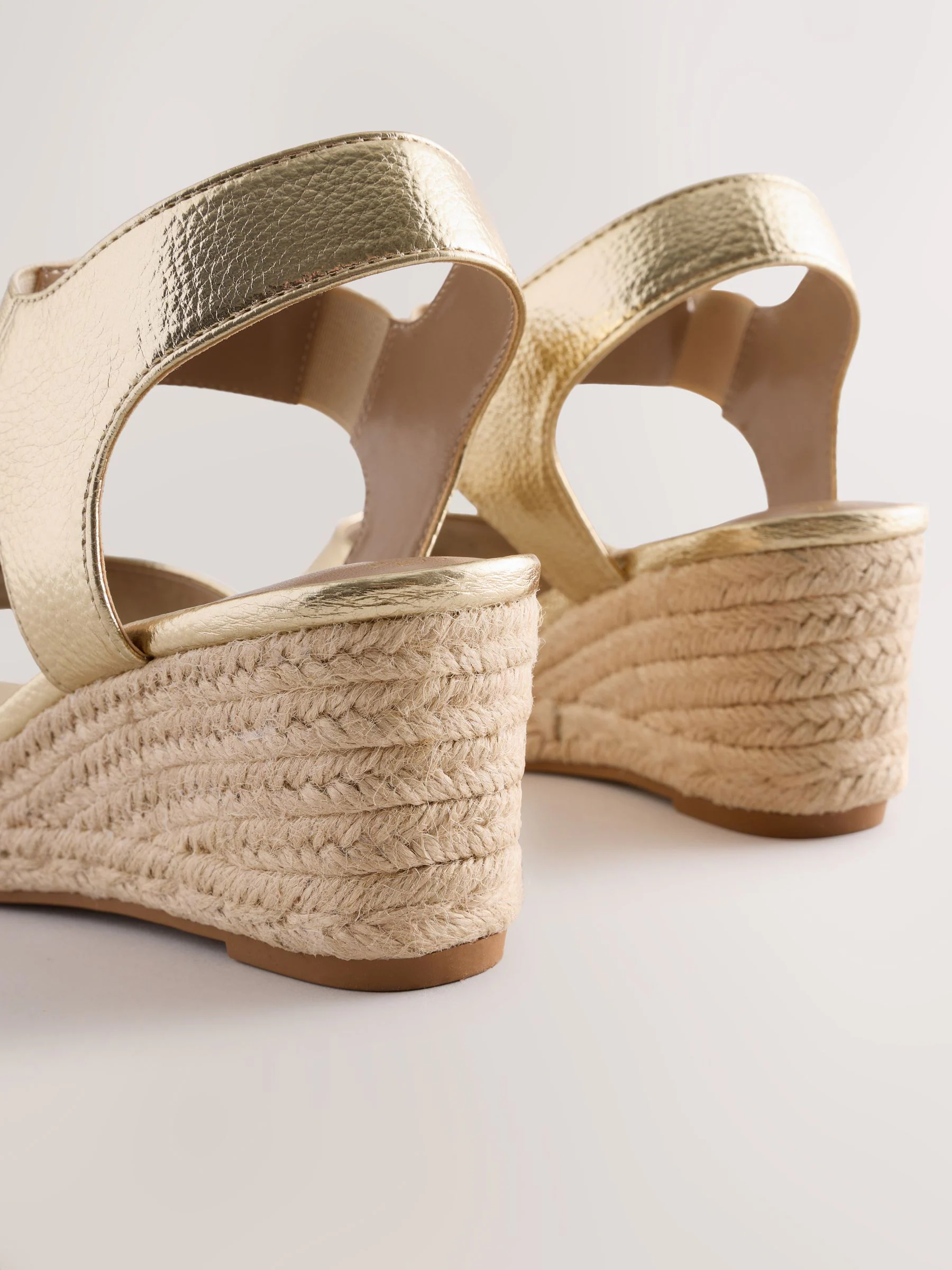 Goud - Ronde Teen Elastische Riem Detail Sleehakken