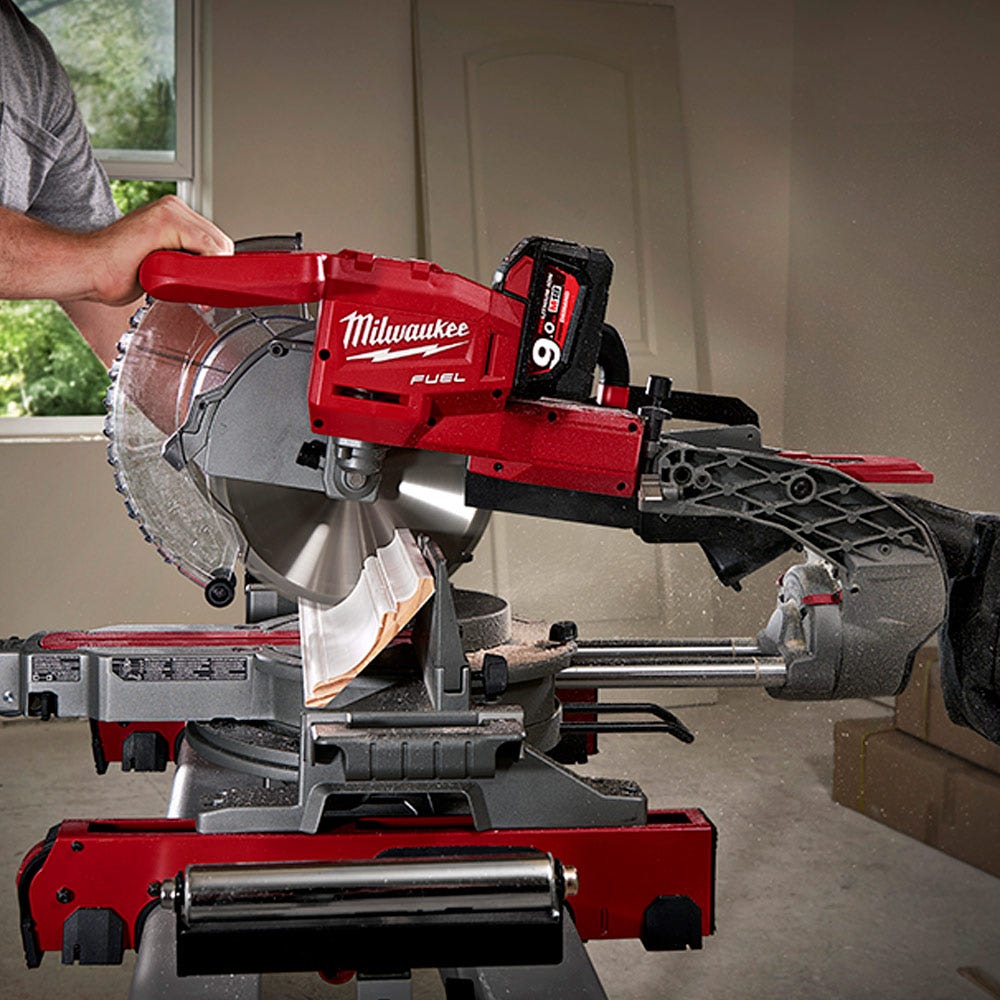 Serra de esquadria composta deslizante MILWAUKEE FUEL 254mm sem escovas 18V Skin M18FMS254-0